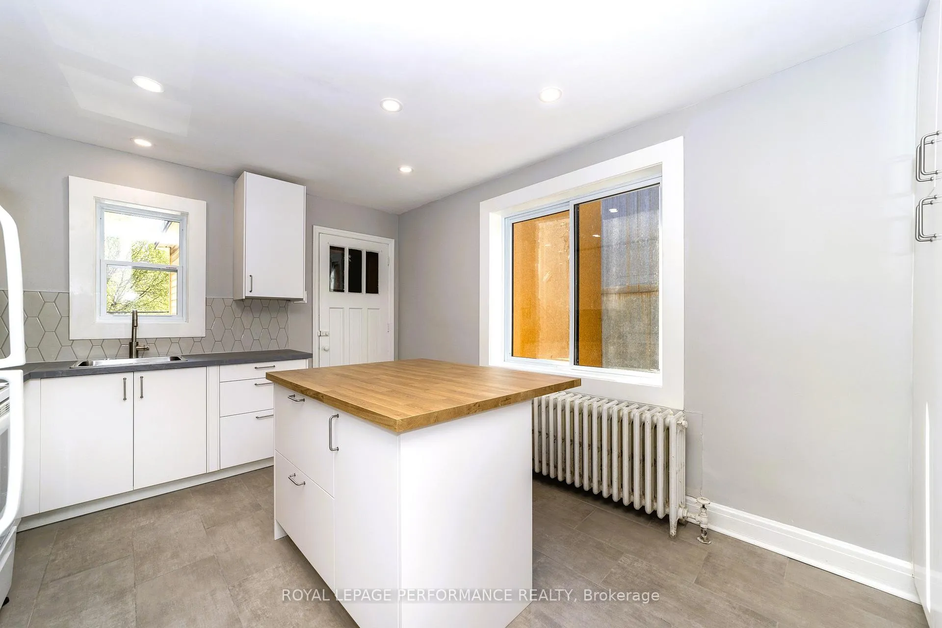 Photo 8 of Unit A, 17 Springfield Road, Ottawa, Lindenlea — HOMEH
