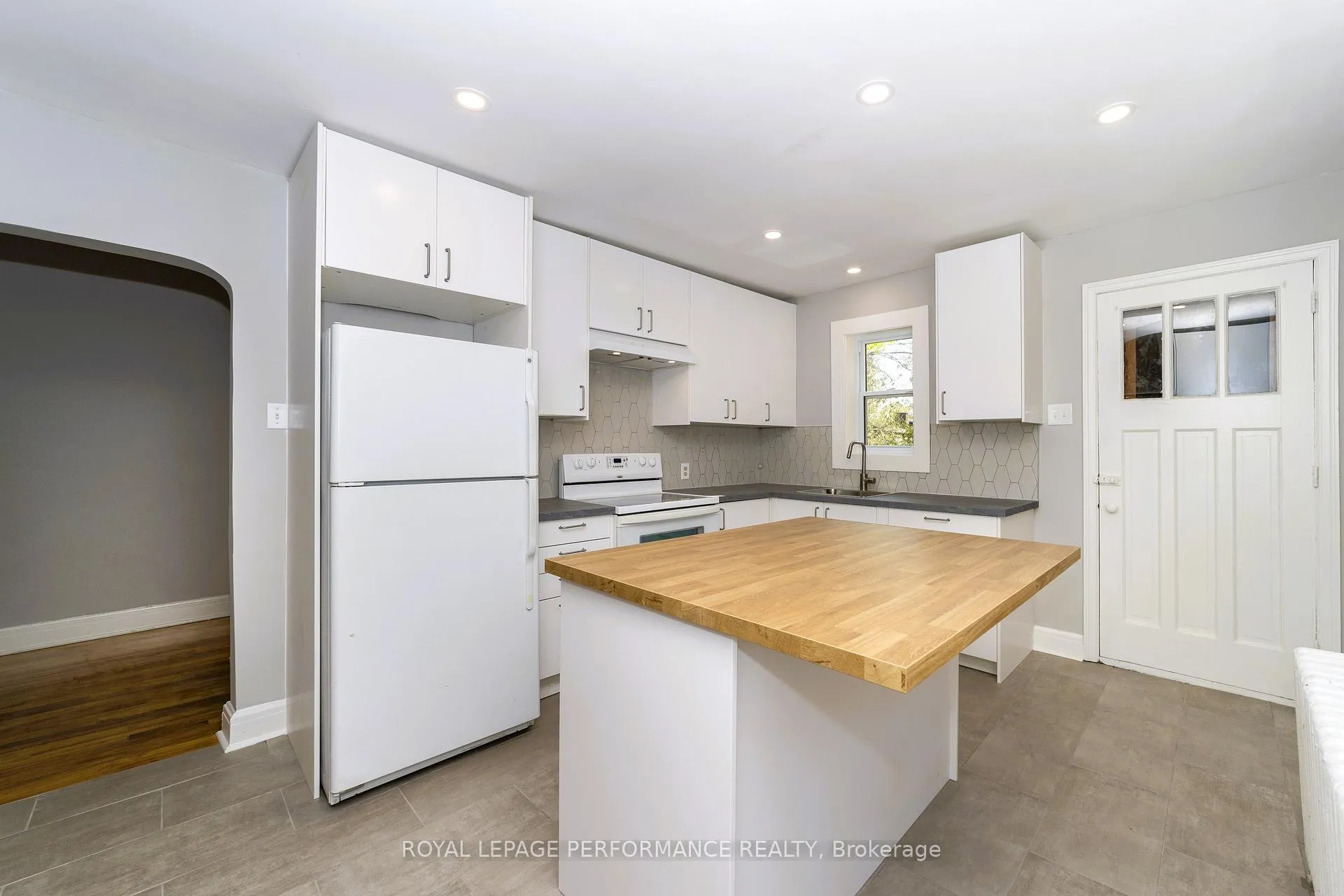 Photo 9 of Unit A, 17 Springfield Road, Ottawa, Lindenlea — HOMEH