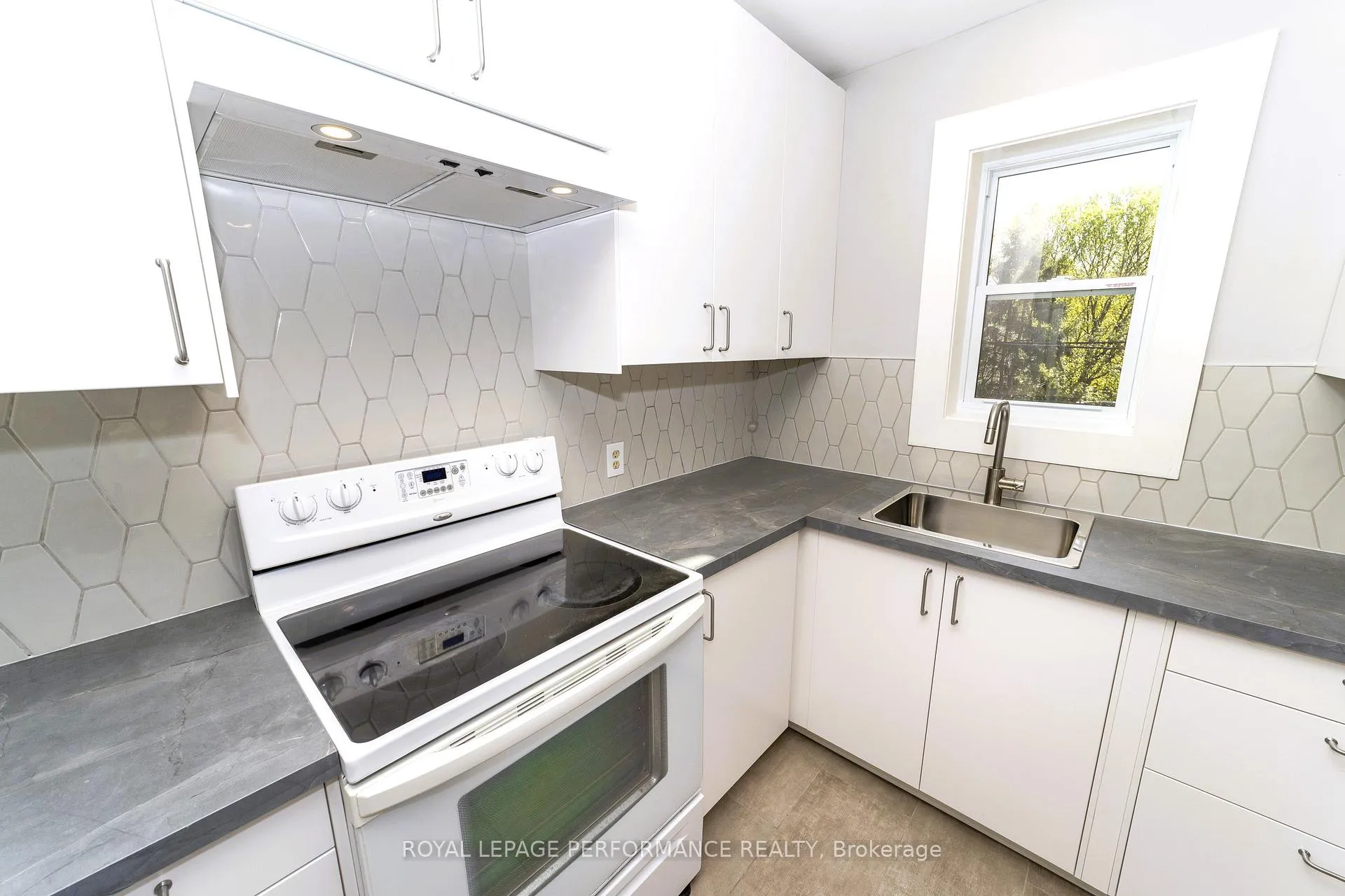 Photo 10 of Unit A, 17 Springfield Road, Ottawa, Lindenlea — HOMEH