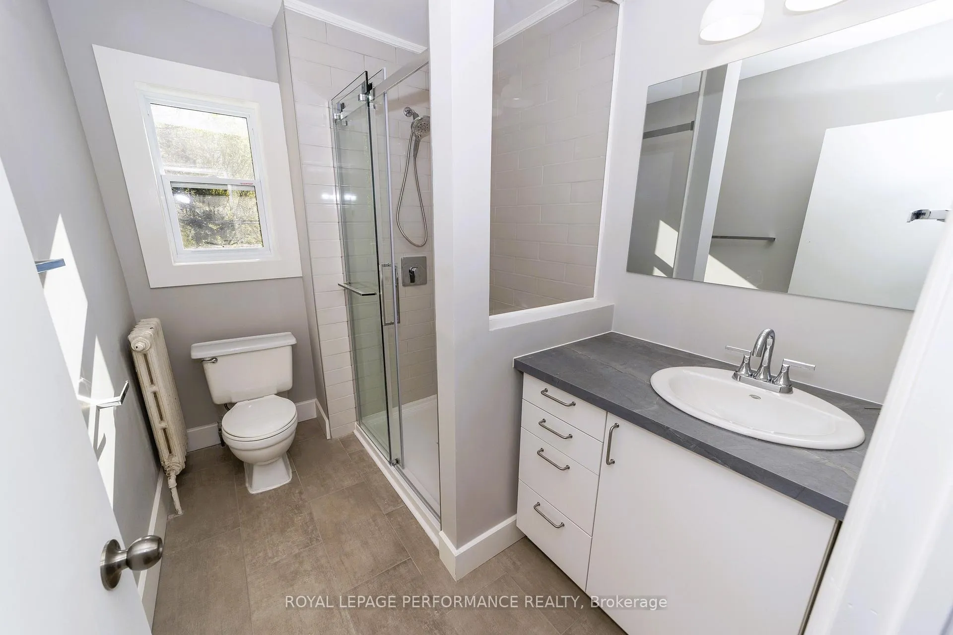 Photo 16 of Unit A, 17 Springfield Road, Ottawa, Lindenlea — HOMEH