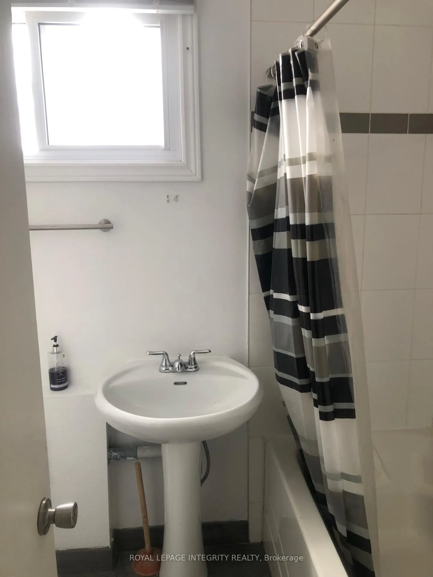 Photo 17 of 129 Pamilla Street, Ottawa, West Centre Town — HOMEH