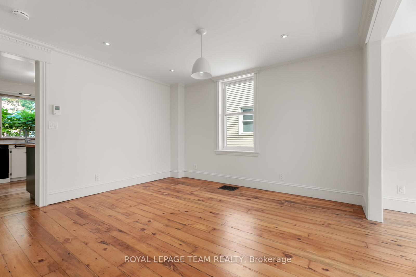 Photo 5 of 298 Mackay Street, Ottawa, Lindenlea — HOMEH