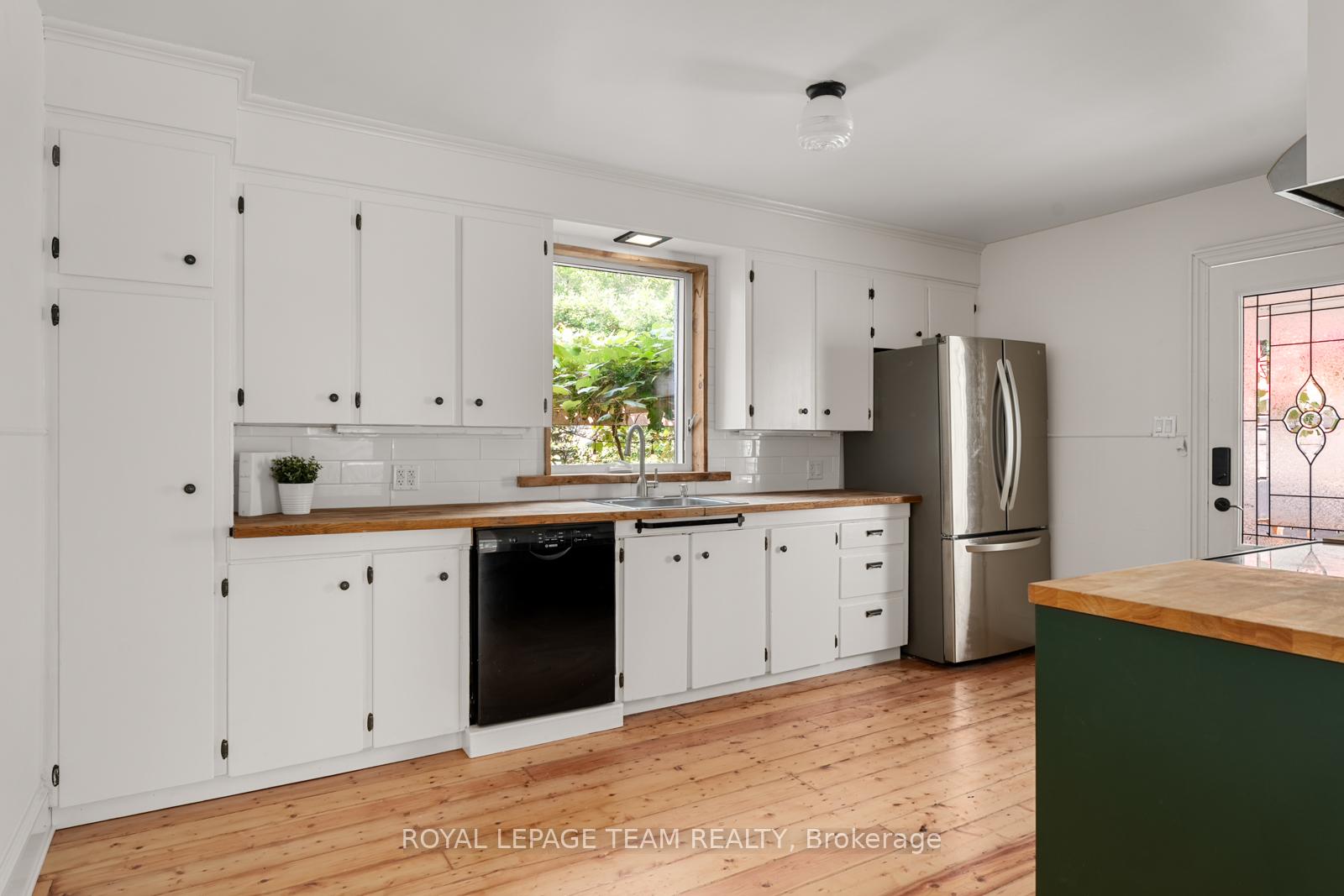 Photo 8 of 298 Mackay Street, Ottawa, Lindenlea — HOMEH
