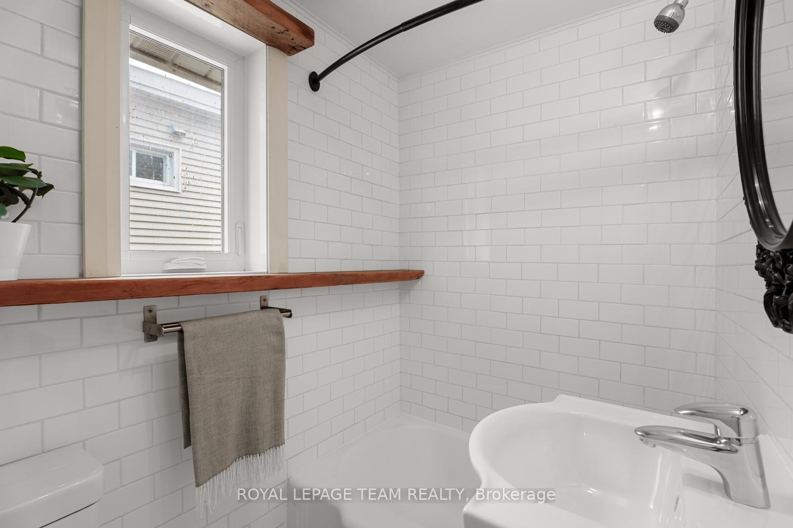 Photo 16 of 298 Mackay Street, Ottawa, Lindenlea — HOMEH