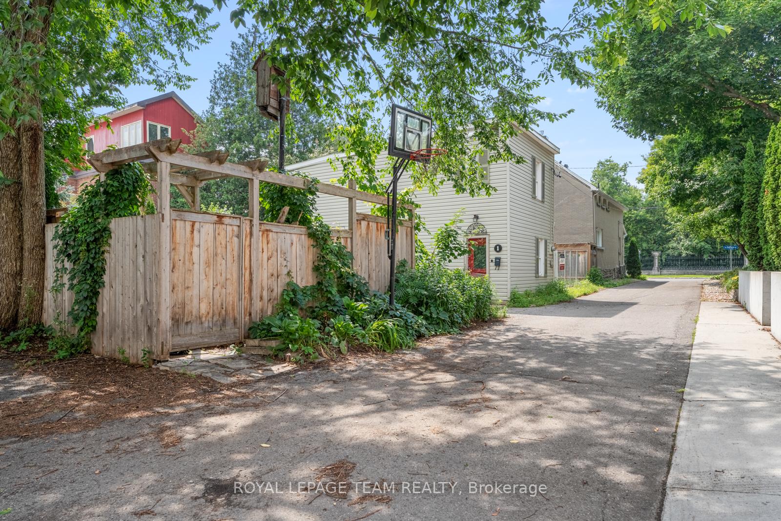 Photo 22 of 298 Mackay Street, Ottawa, Lindenlea — HOMEH