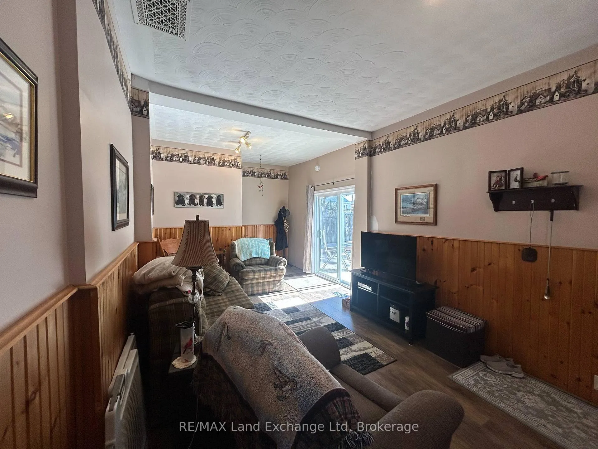 Photo 15 of 327 Frances Street, North Huron, Wingham — HOMEH