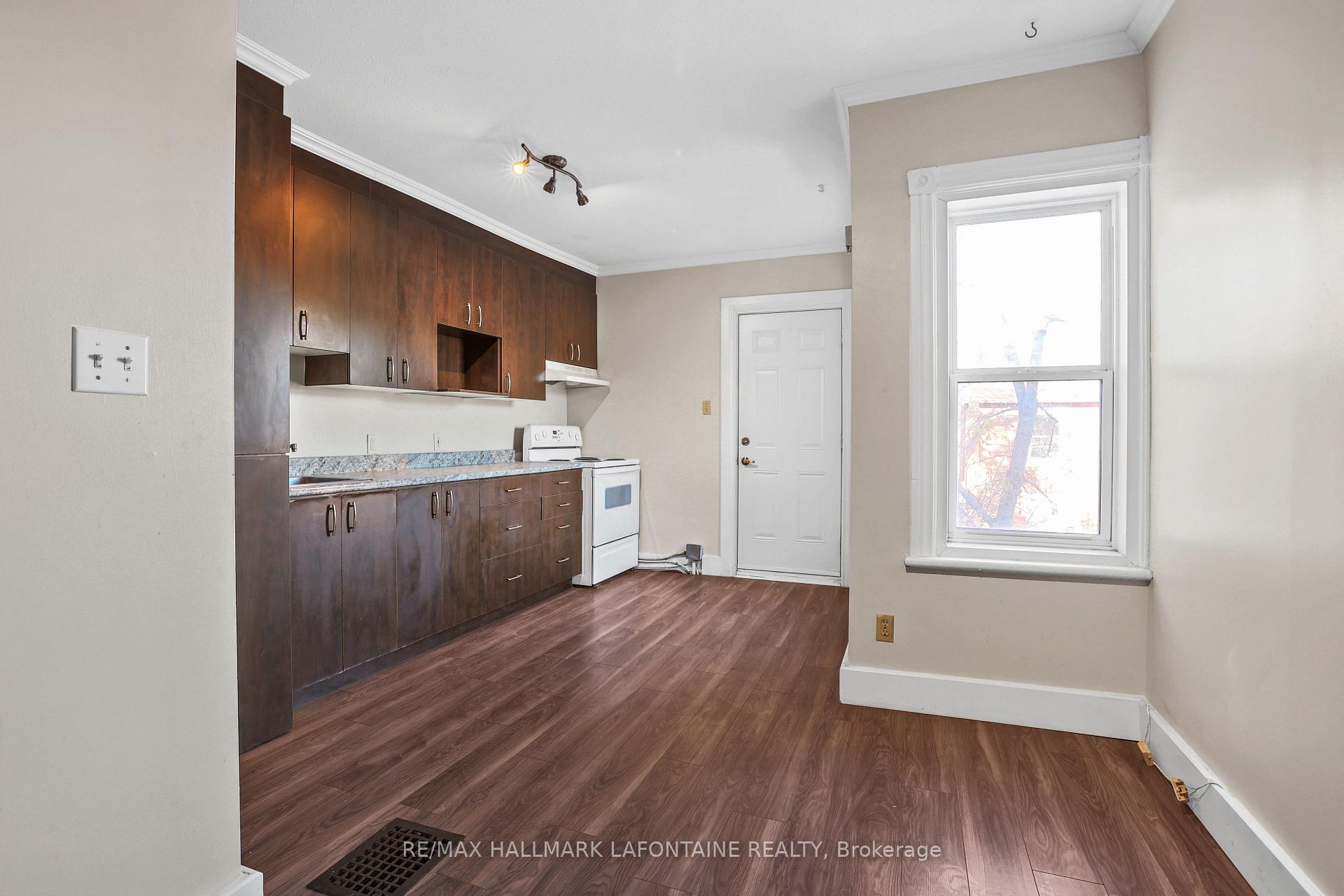 Photo 3 of Unit 2, 340 Mackay Street, Ottawa, Lindenlea — HOMEH
