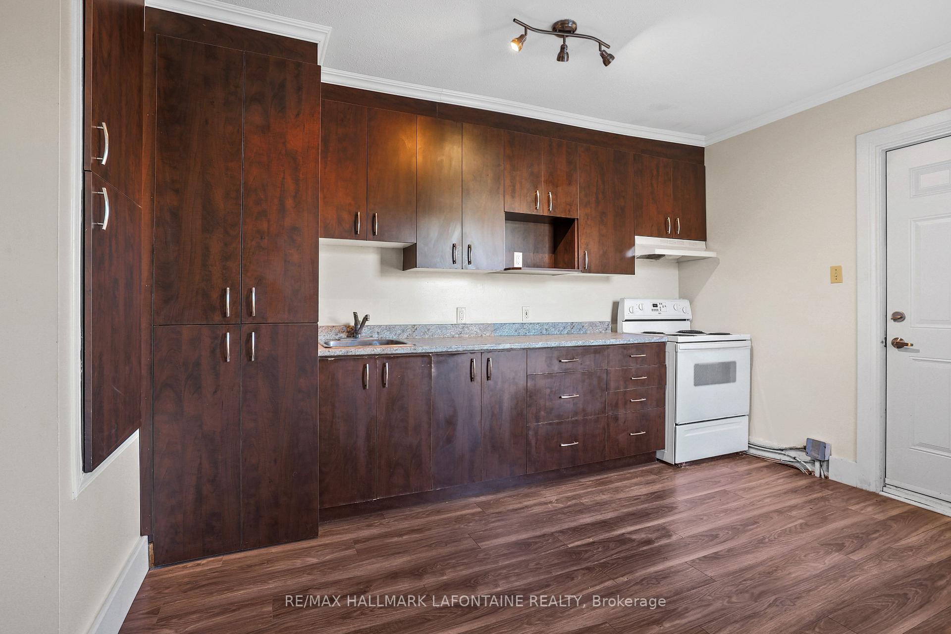 Photo 4 of Unit 2, 340 Mackay Street, Ottawa, Lindenlea — HOMEH