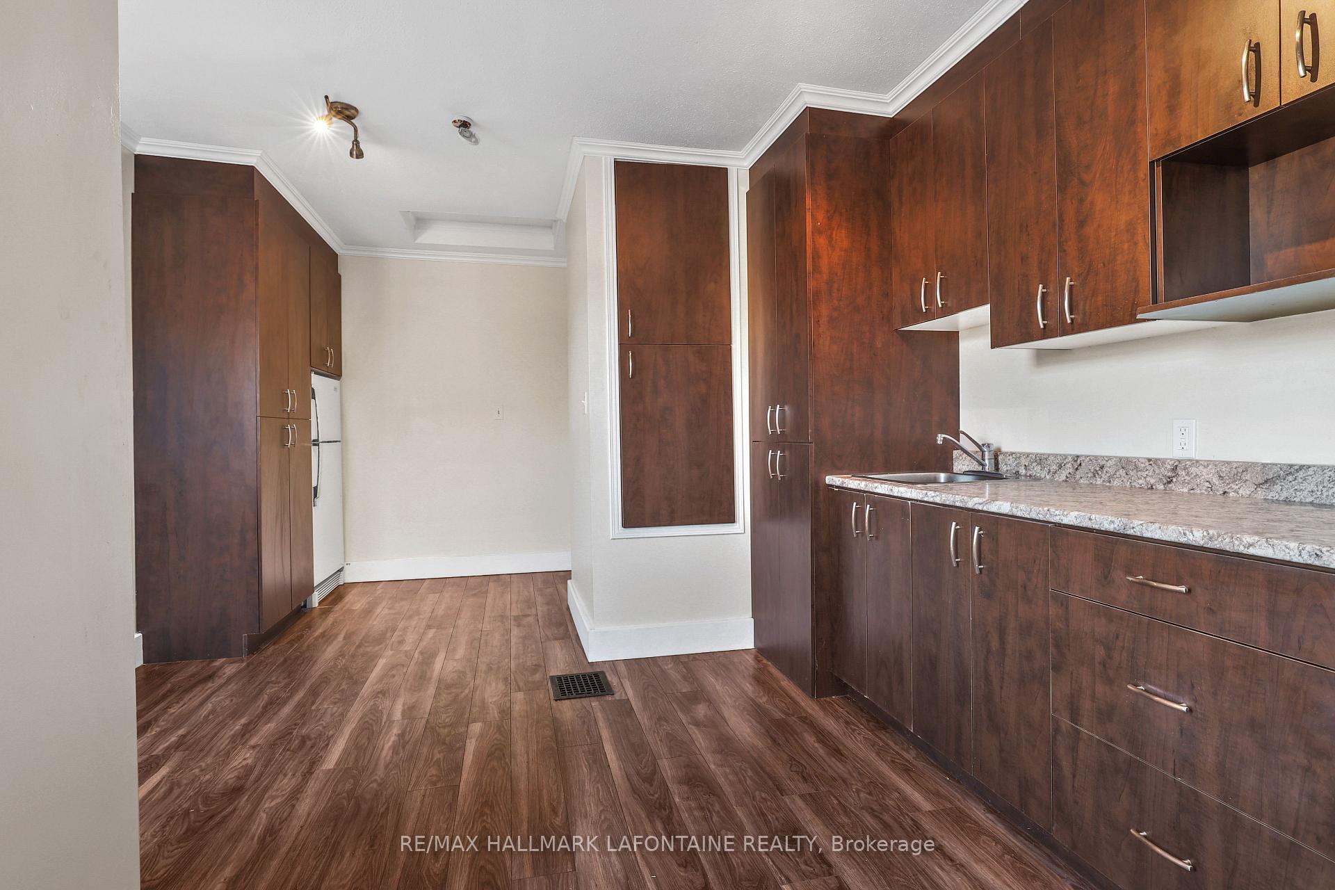Photo 5 of Unit 2, 340 Mackay Street, Ottawa, Lindenlea — HOMEH