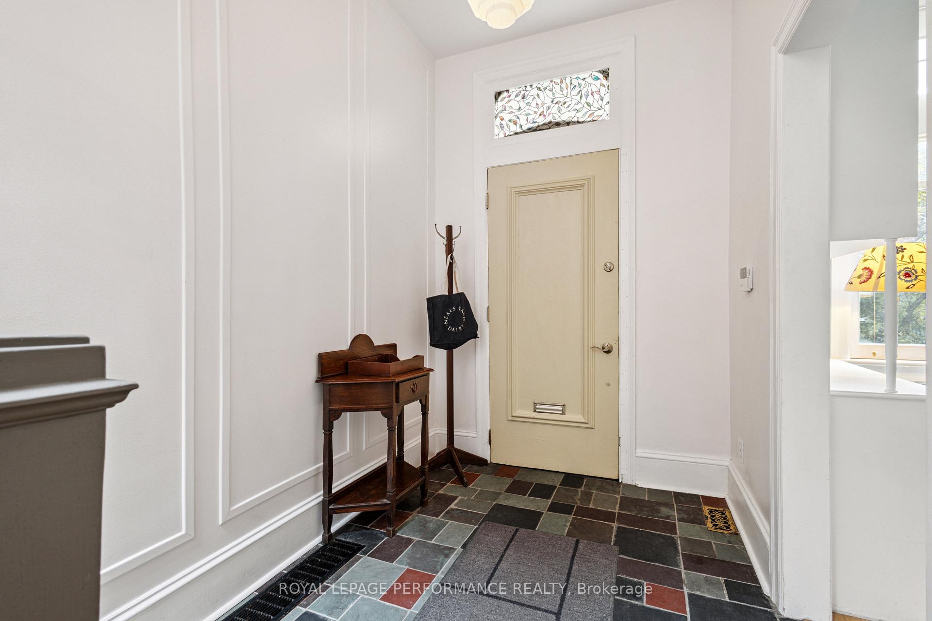 Photo 3 of 81 MacKay Street, Ottawa, New Edinburgh — HOMEH