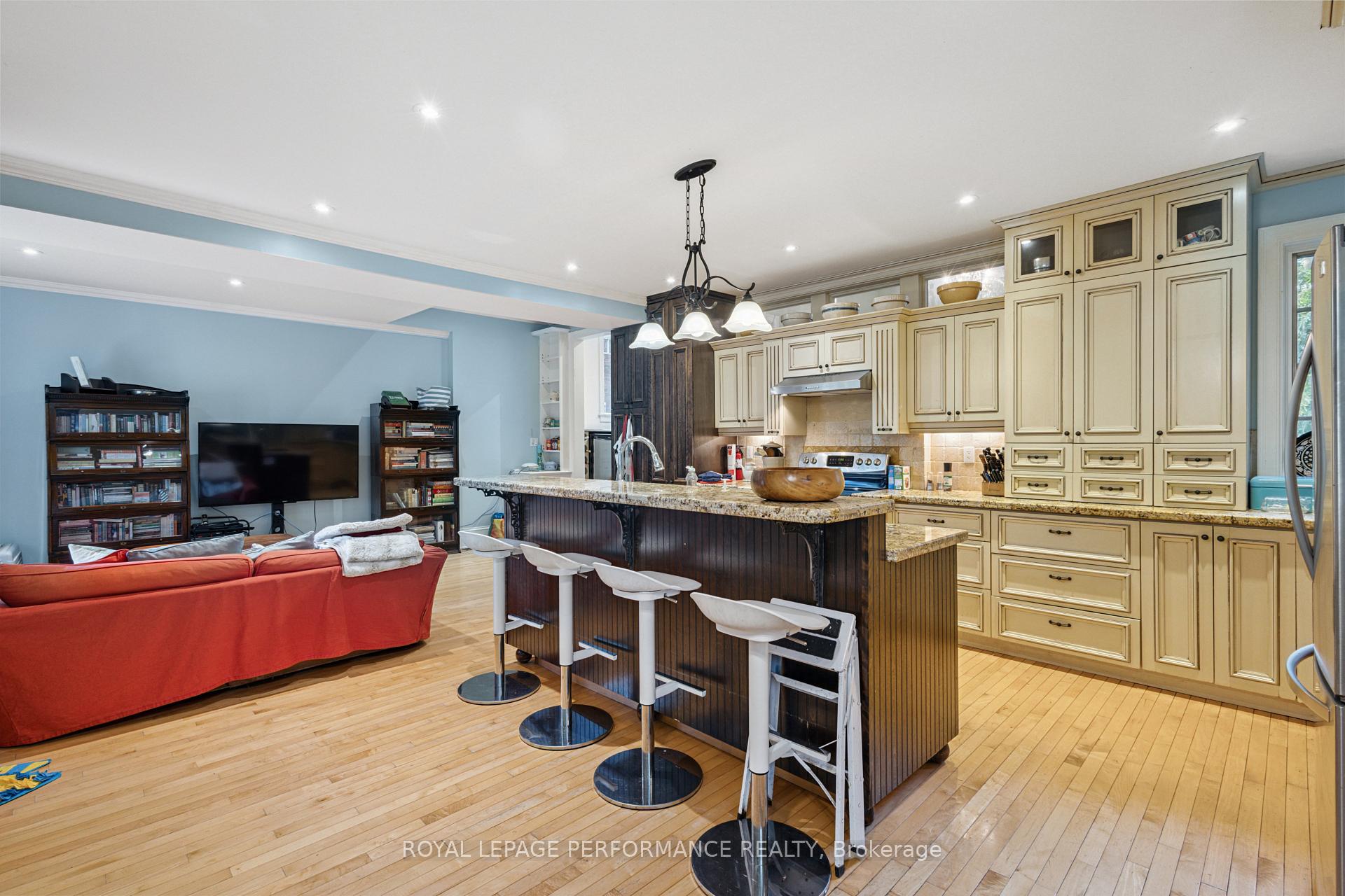 Photo 11 of 81 MacKay Street, Ottawa, New Edinburgh — HOMEH