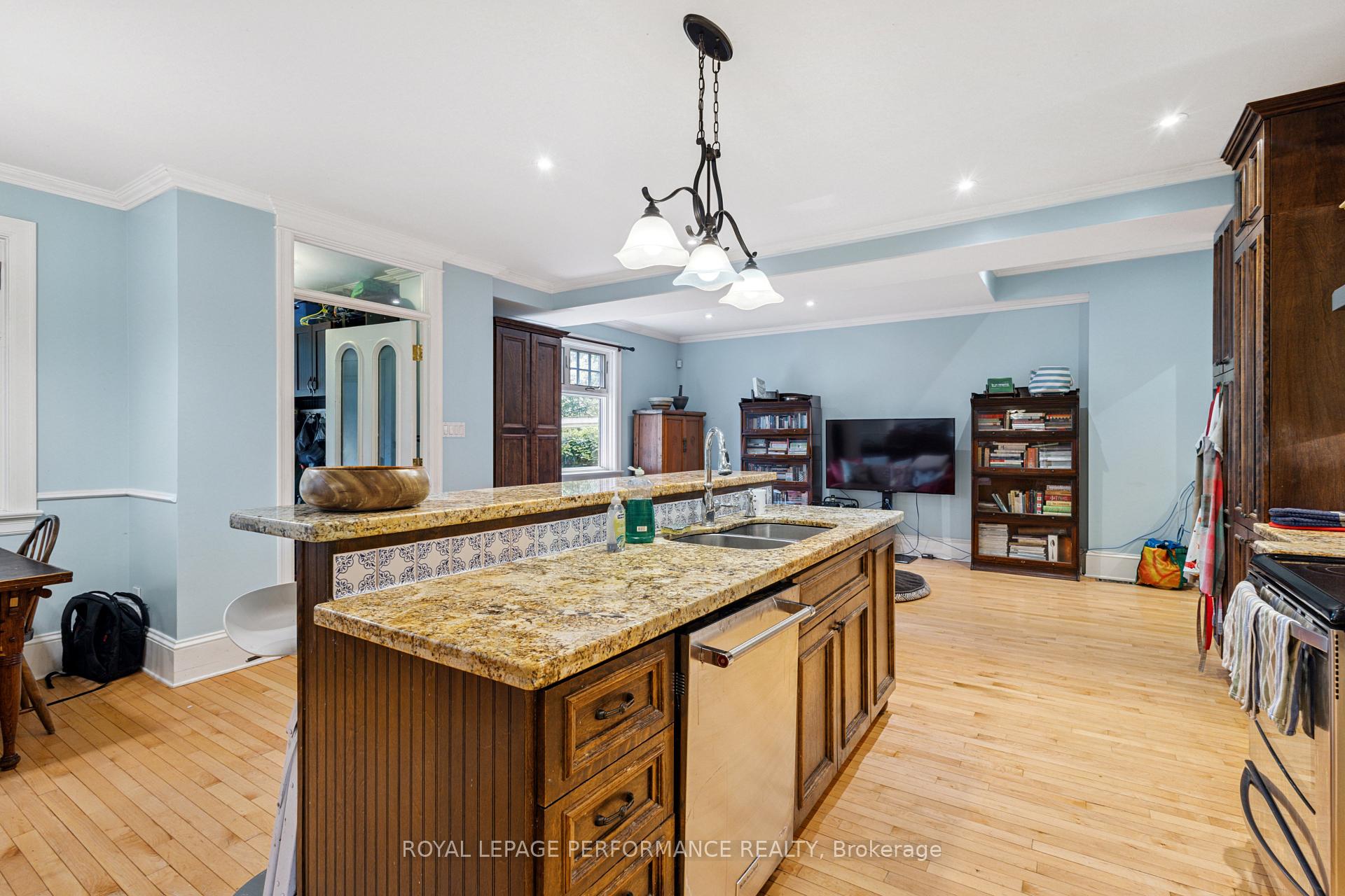 Photo 14 of 81 MacKay Street, Ottawa, New Edinburgh — HOMEH