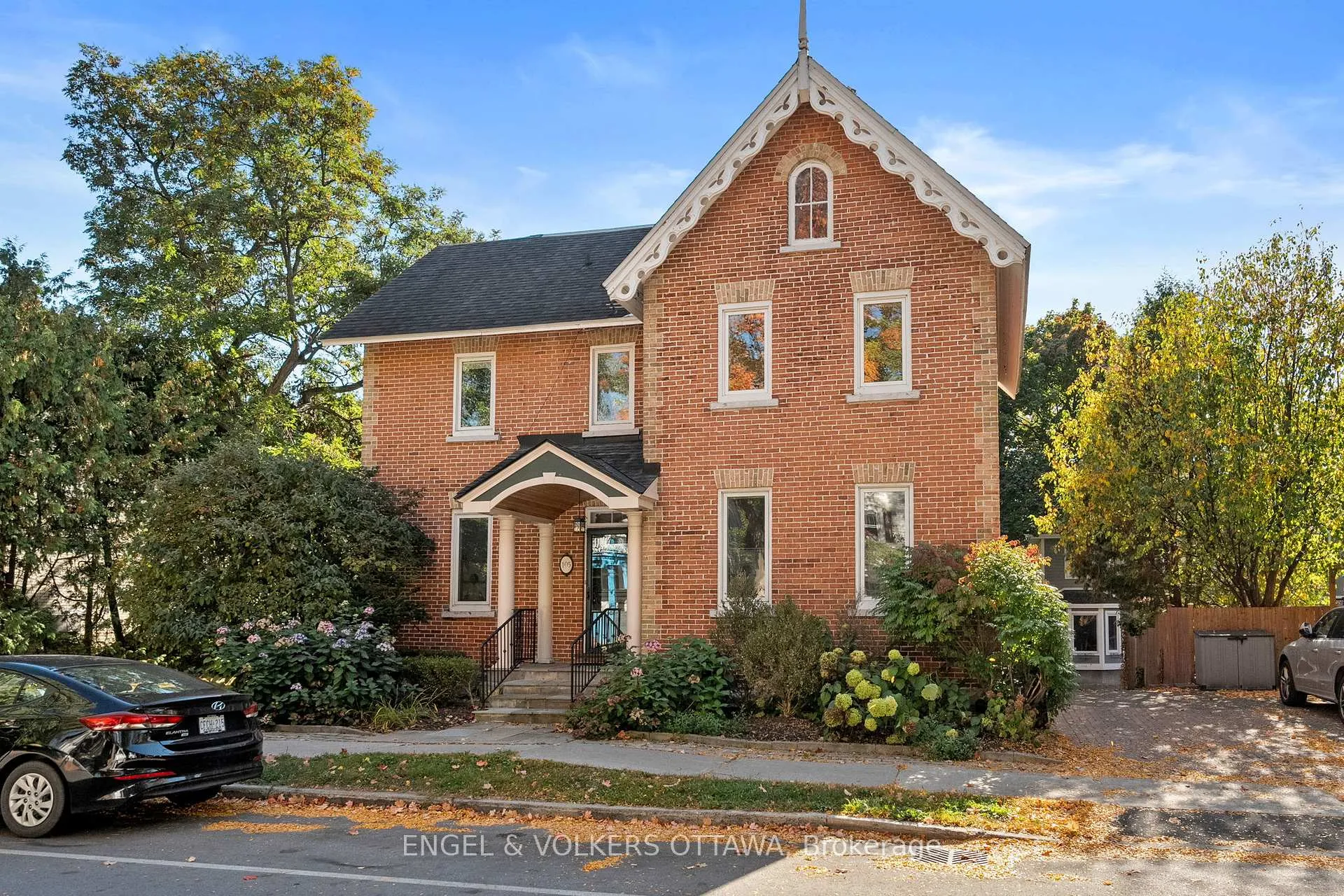 Front of 105 Crichton Street
