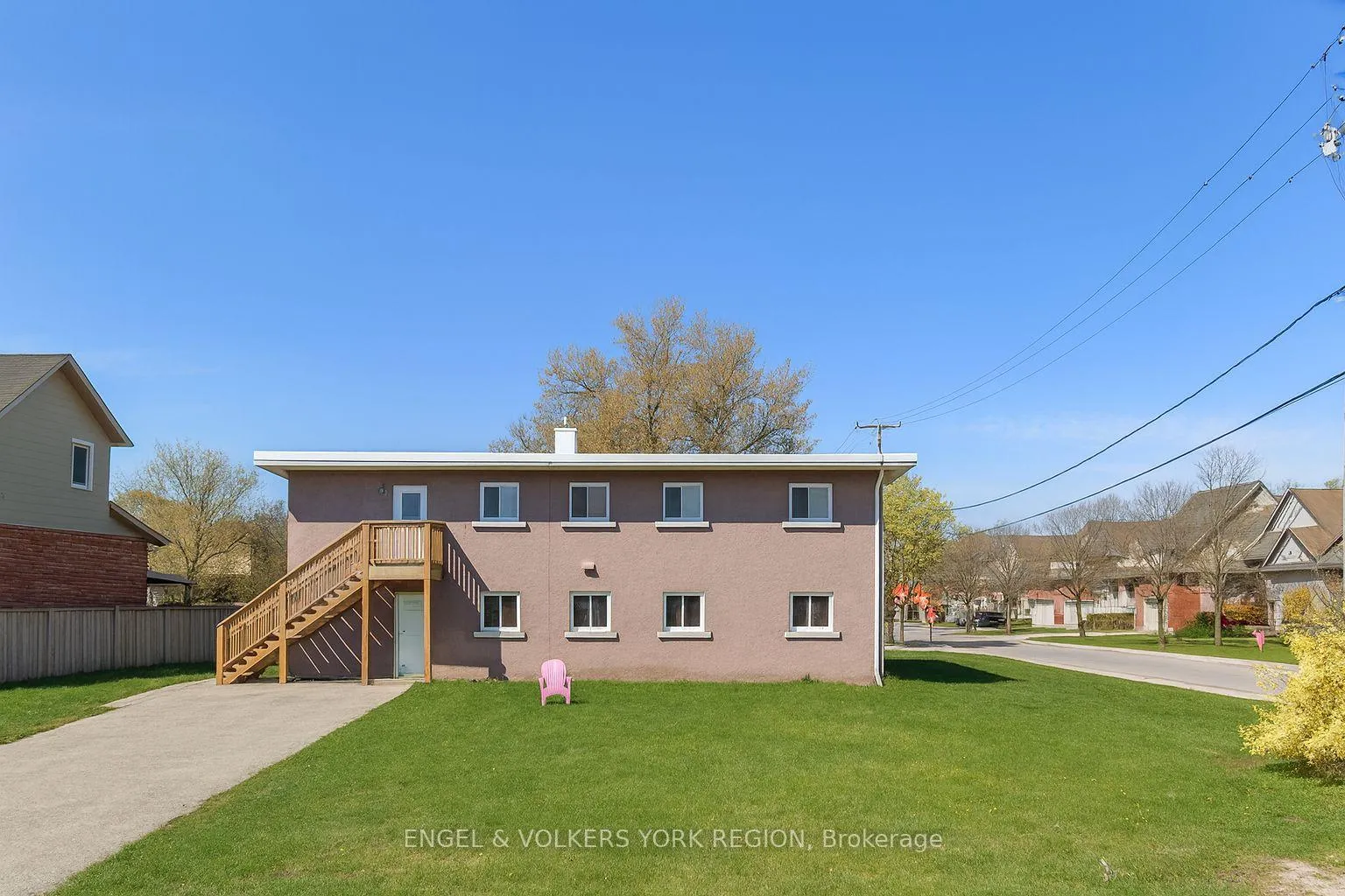 Front of Unit 2, 41 Essa Road S