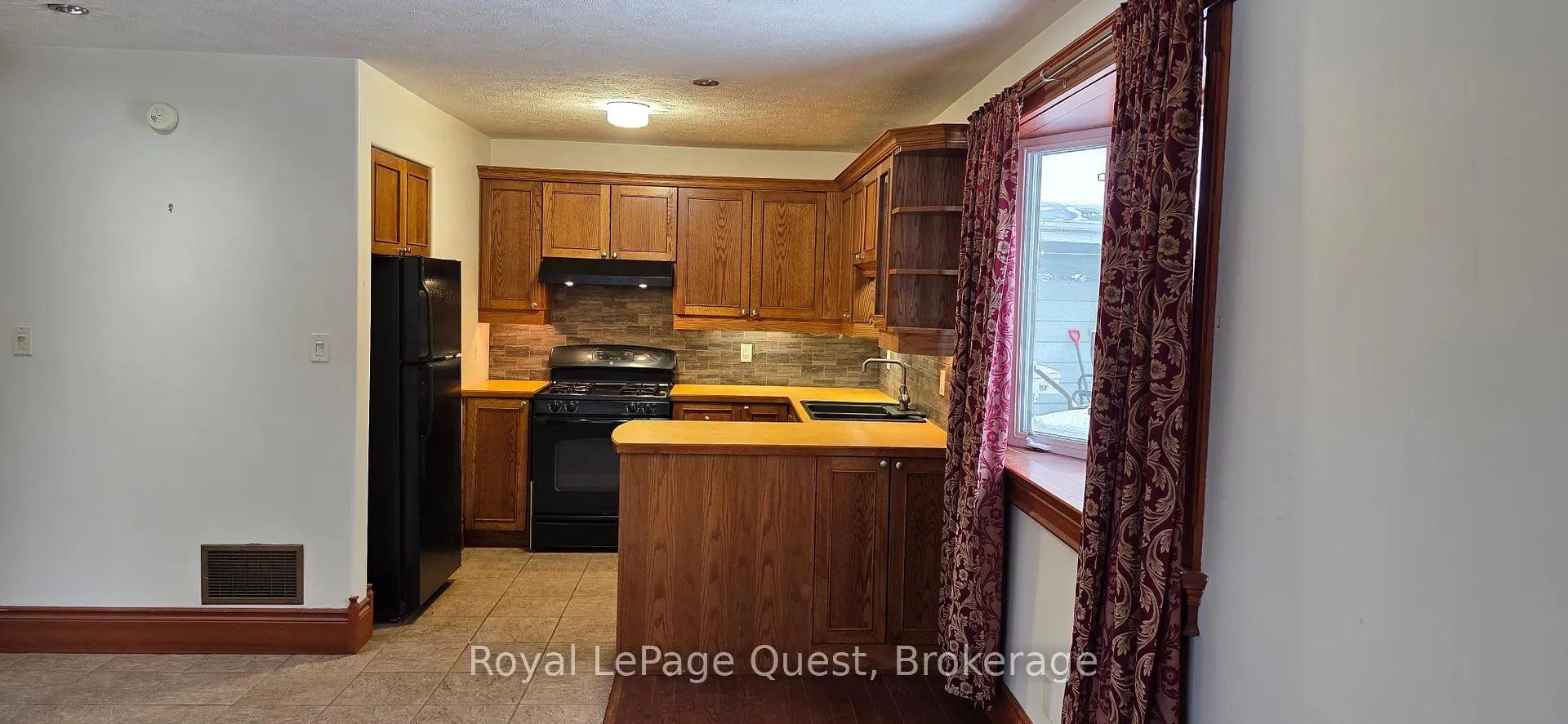 Photo 2 of Unit 2, 9 Conder Drive, Oro-Medonte, Rural Oro-Medonte — HOMEH