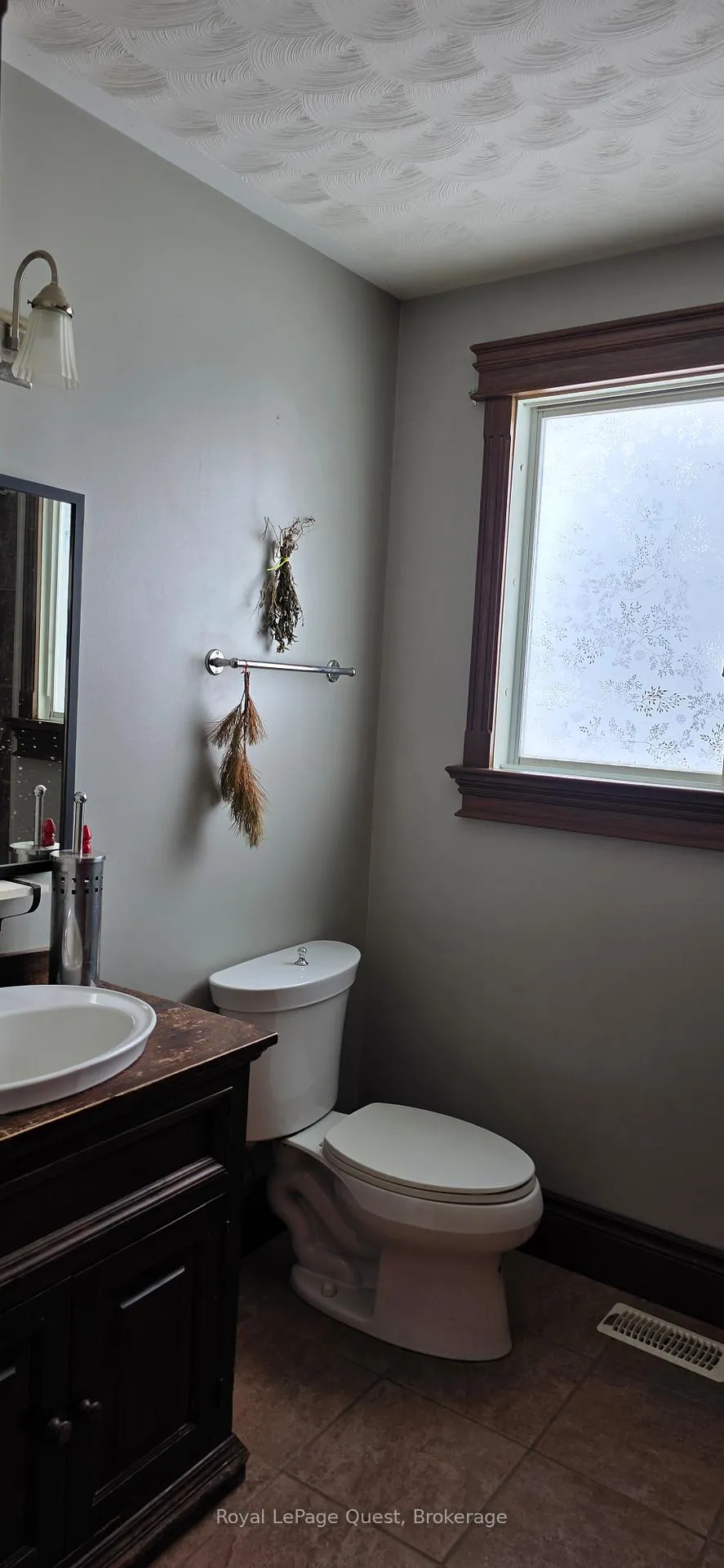 Photo 4 of Unit 2, 9 Conder Drive, Oro-Medonte, Rural Oro-Medonte — HOMEH