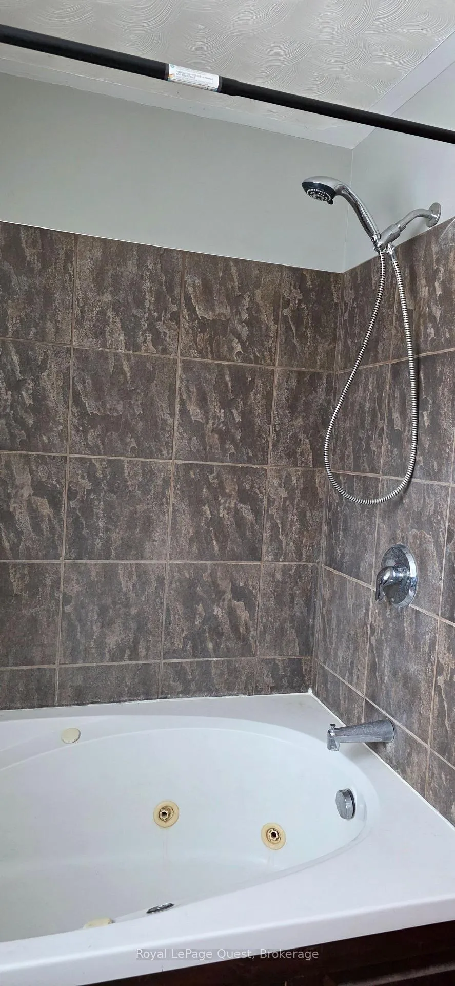 Photo 5 of Unit 2, 9 Conder Drive, Oro-Medonte, Rural Oro-Medonte — HOMEH