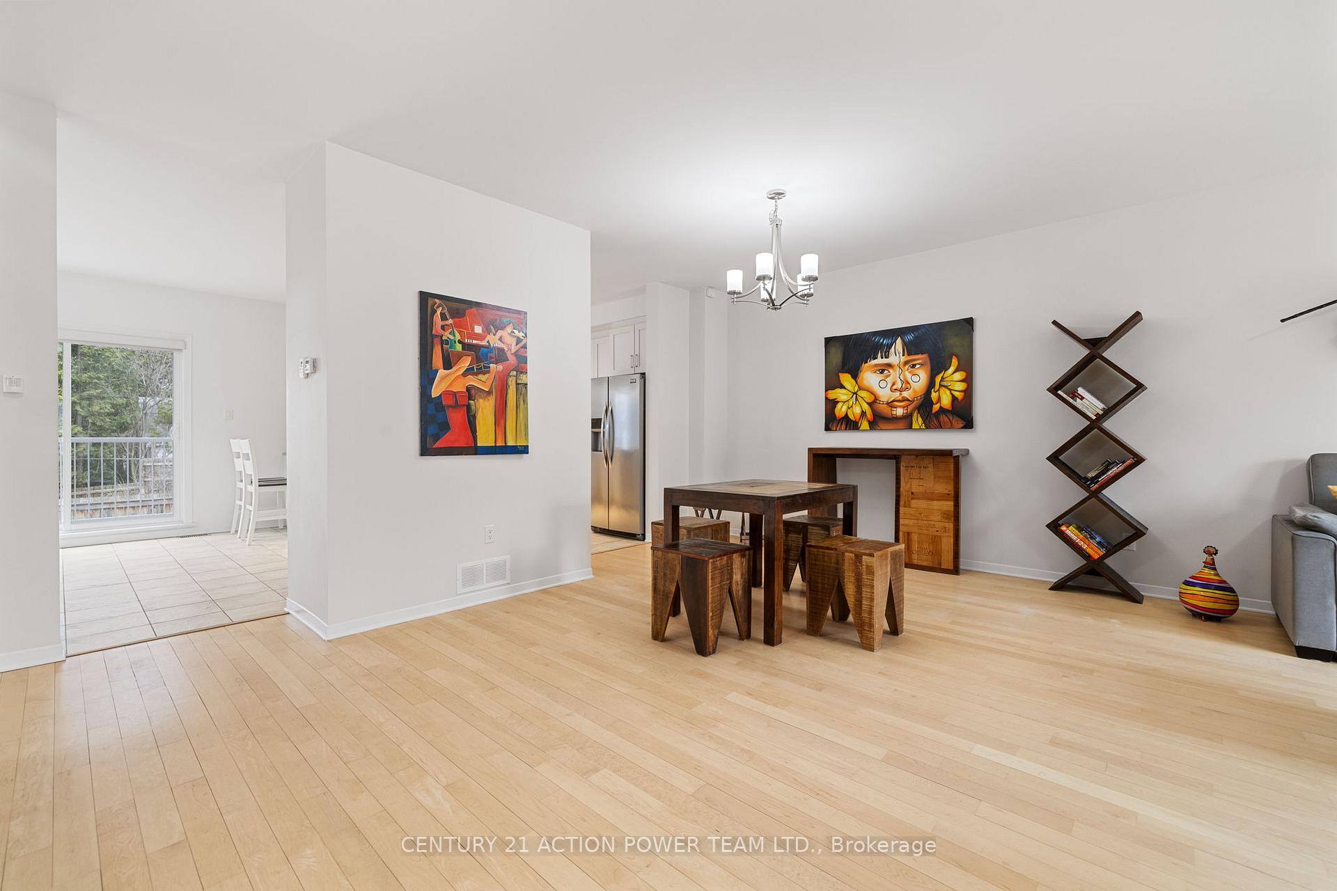 Photo 4 of 48 Queen-Victoria Street, Ottawa, New Edinburgh — HOMEH