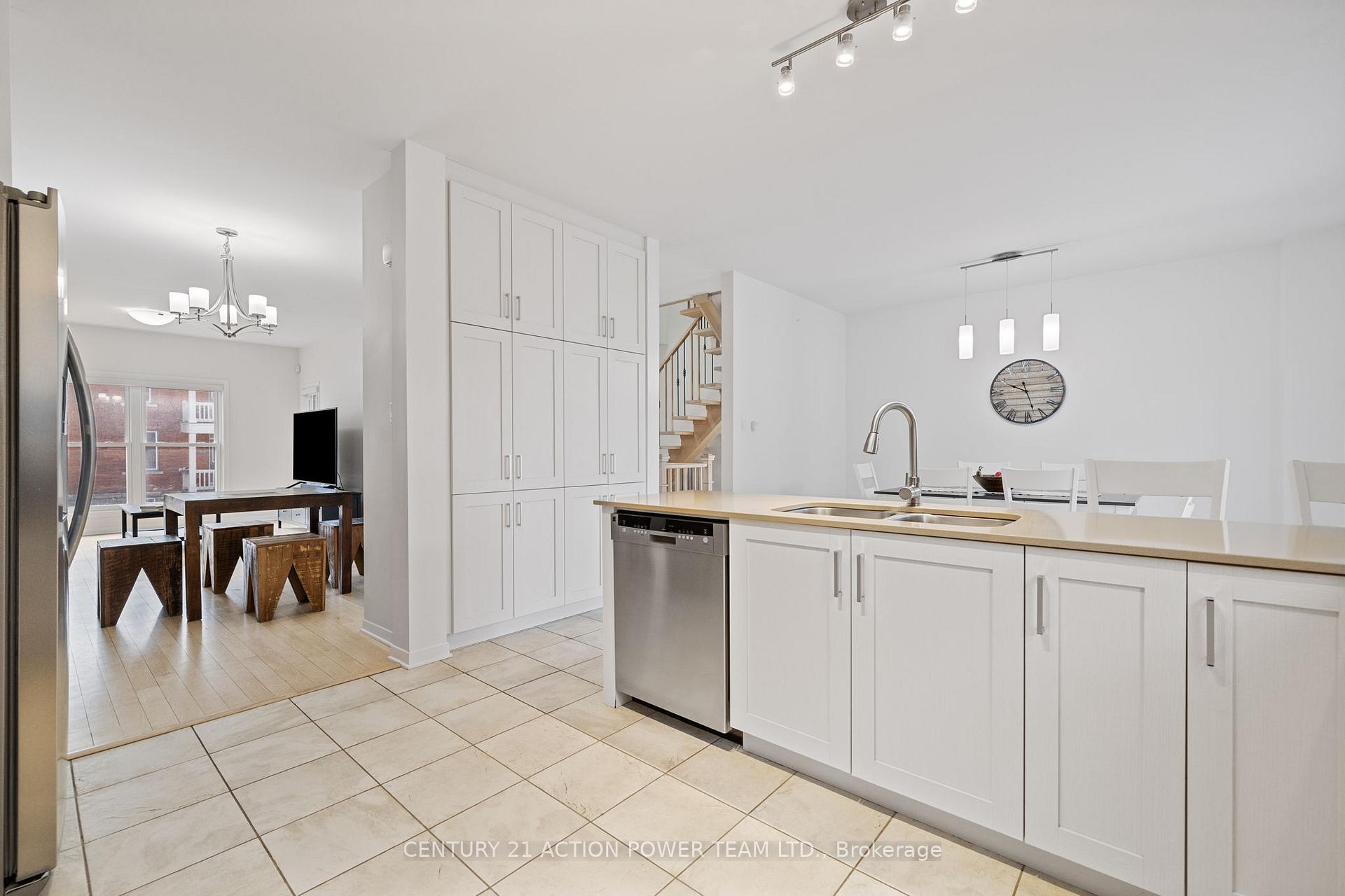 Photo 10 of 48 Queen-Victoria Street, Ottawa, New Edinburgh — HOMEH