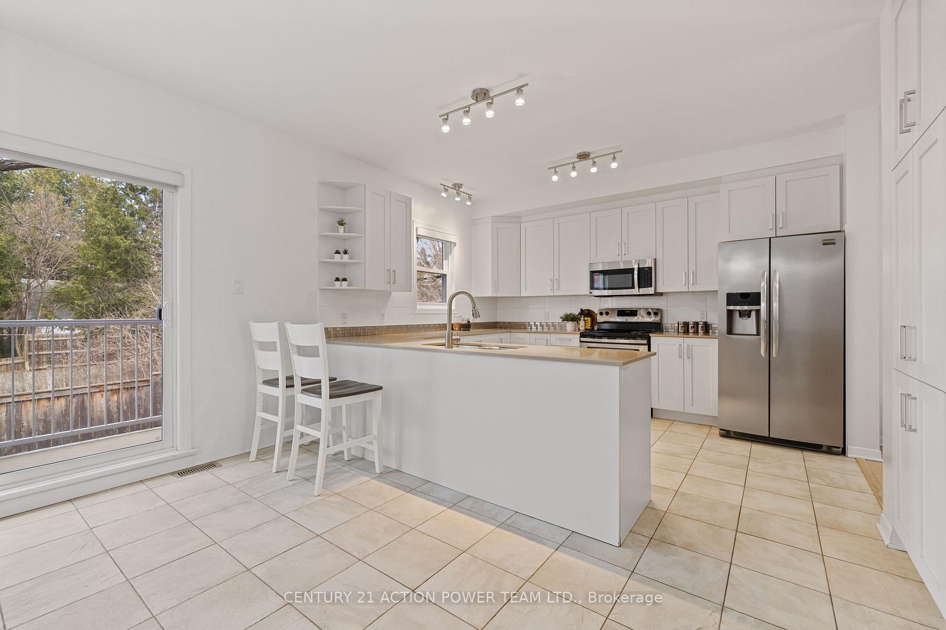 Photo 12 of 48 Queen-Victoria Street, Ottawa, New Edinburgh — HOMEH