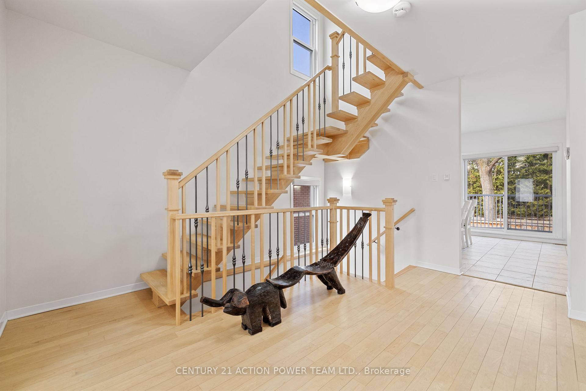Photo 16 of 48 Queen-Victoria Street, Ottawa, New Edinburgh — HOMEH