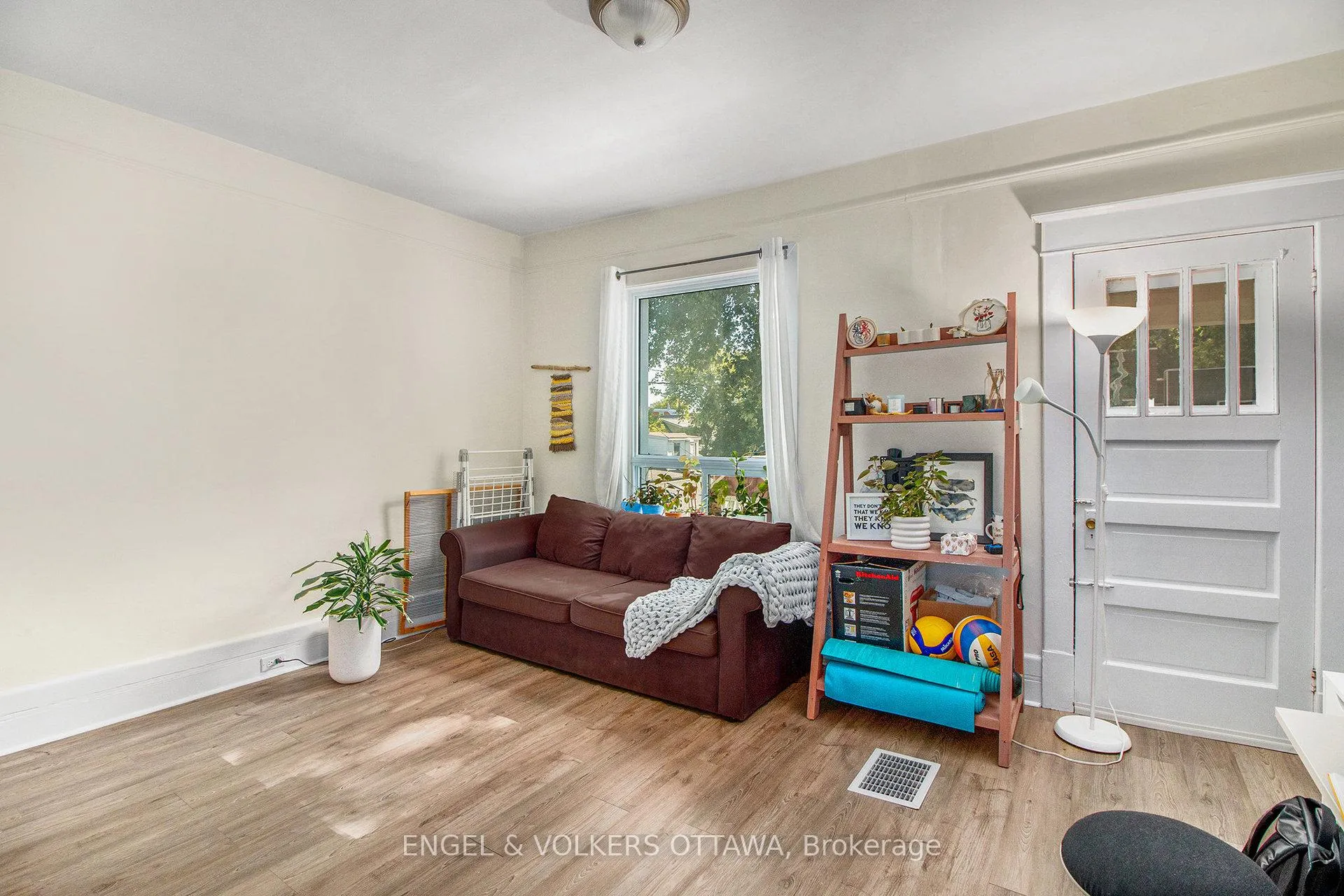 Photo 2 of Unit 1, 170 Ivy Crescent, Ottawa, Lindenlea — HOMEH