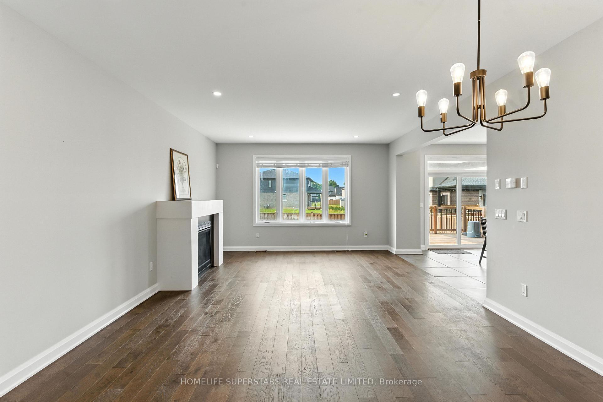 Photo 9 of 7394 Sherrilee Crescent, Niagara Falls, Brown — HOMEH