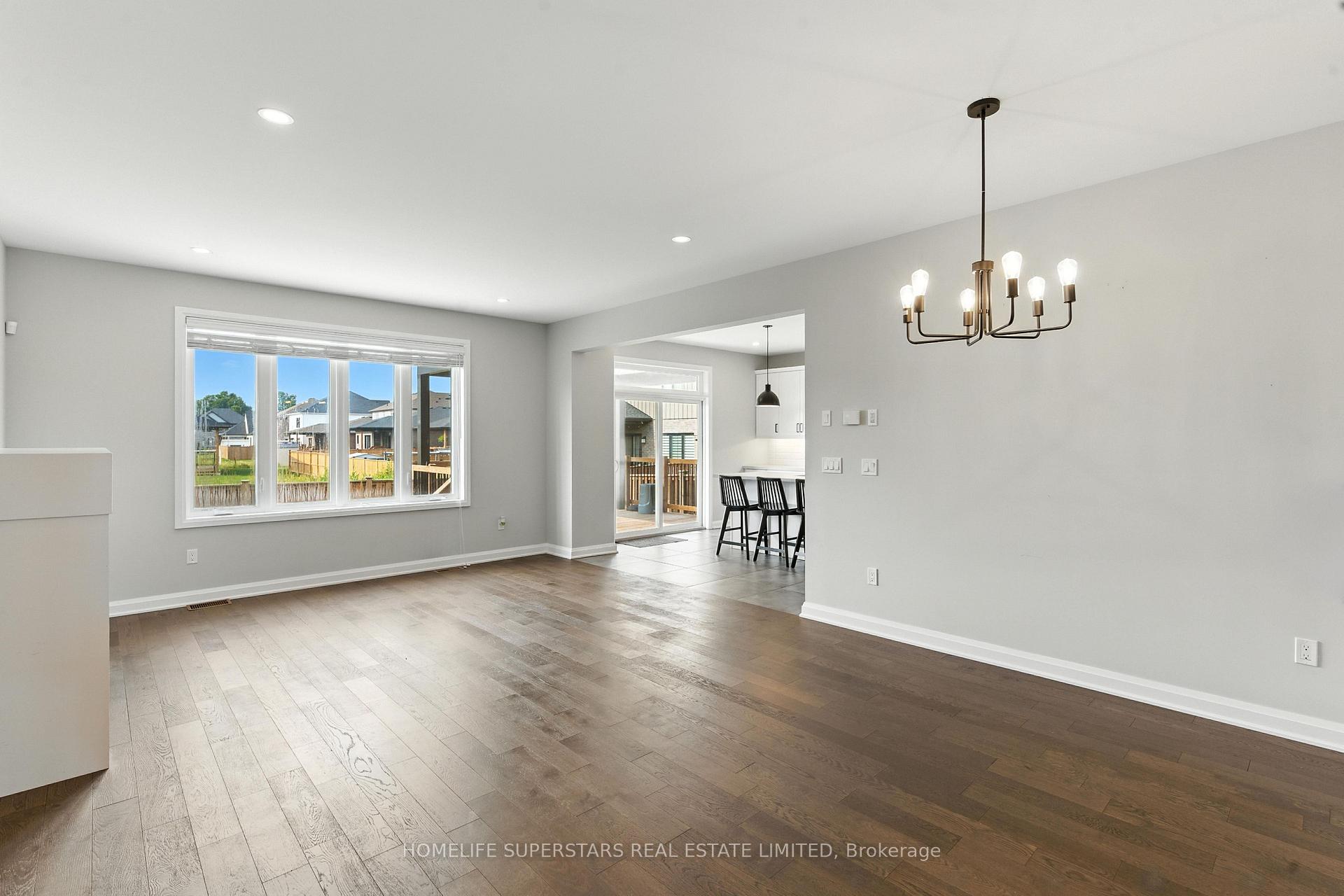 Photo 13 of 7394 Sherrilee Crescent, Niagara Falls, Brown — HOMEH