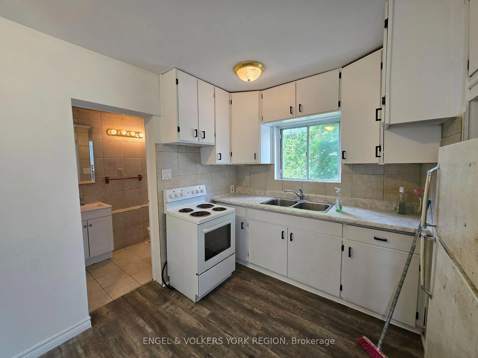 Photo 3 of Unit 1, 41 Essa Road S, New Tecumseth, Alliston — HOMEH