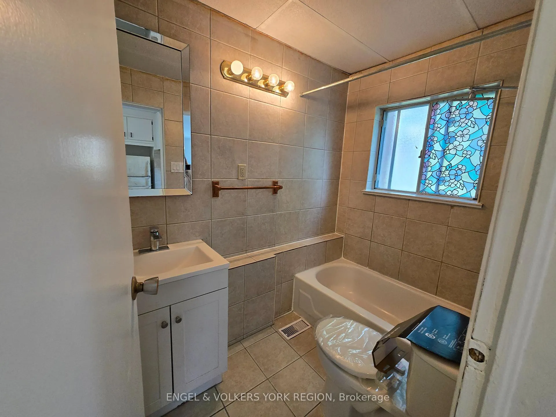 Photo 4 of Unit 1, 41 Essa Road S, New Tecumseth, Alliston — HOMEH