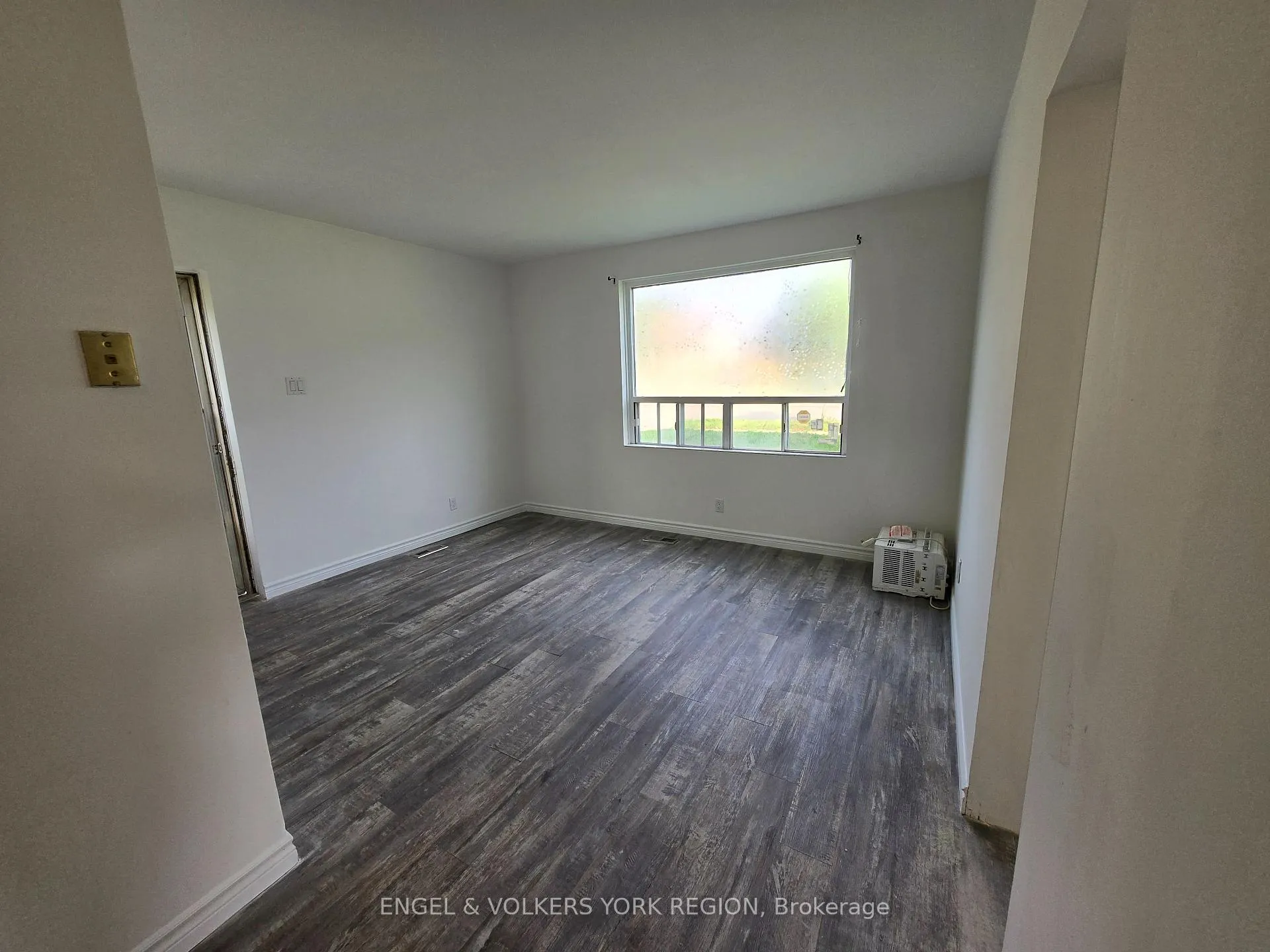 Photo 6 of Unit 1, 41 Essa Road S, New Tecumseth, Alliston — HOMEH