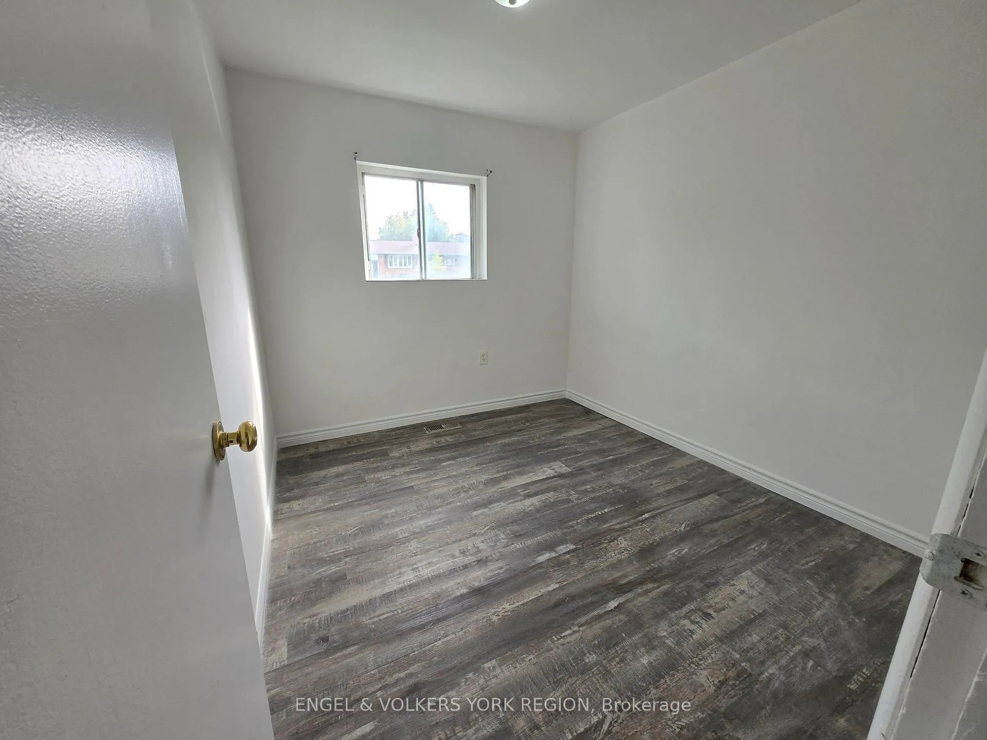 Photo 8 of Unit 1, 41 Essa Road S, New Tecumseth, Alliston — HOMEH