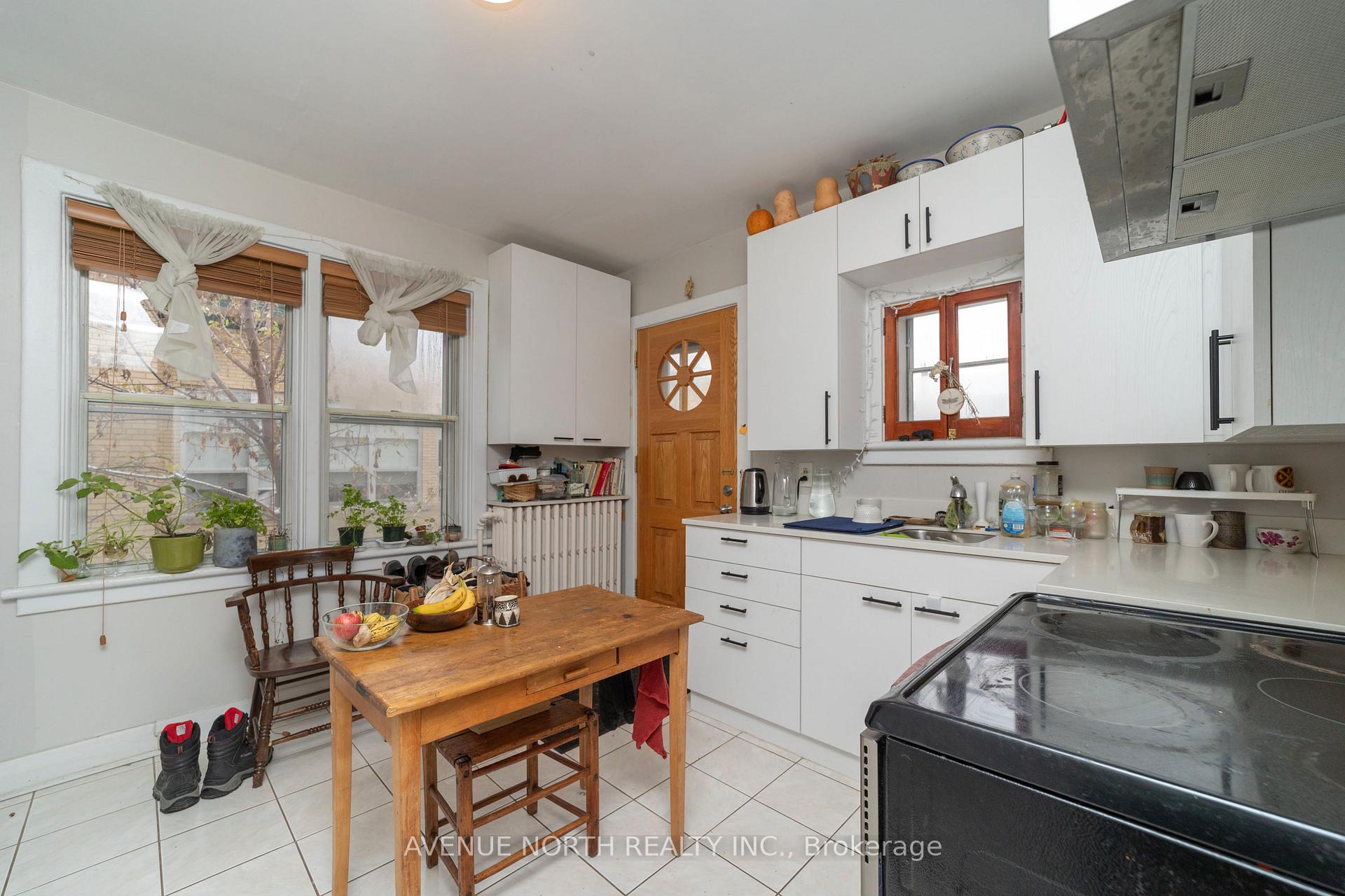 Photo 10 of 40 Vaughan Street, Ottawa, Lindenlea — HOMEH