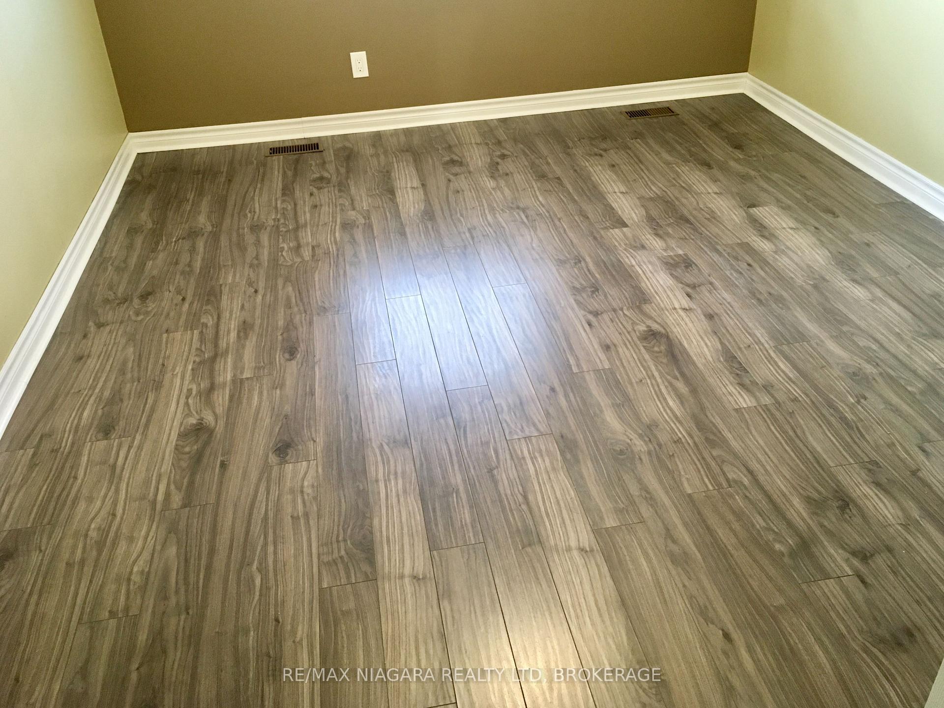 Photo 33 of 4576 Kalar Road, Niagara Falls, Ascot — HOMEH