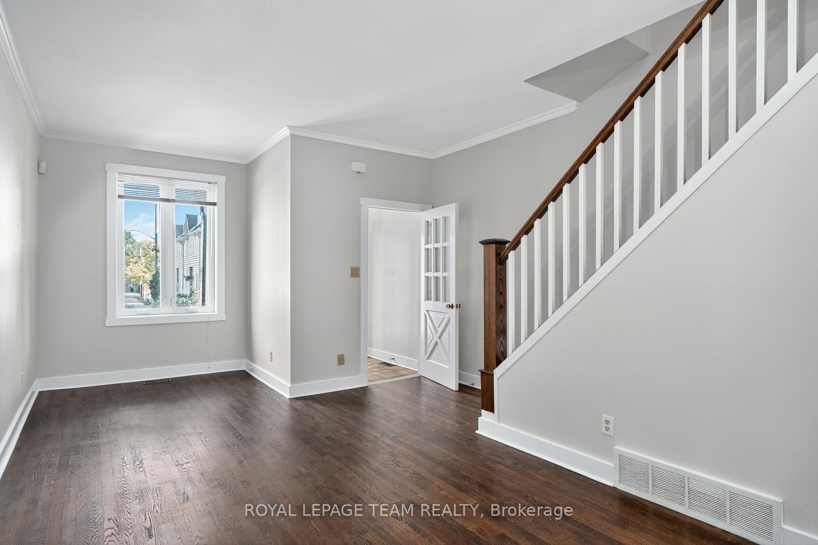 Photo 2 of 27 Ivy Crescent, Ottawa, Lindenlea — HOMEH