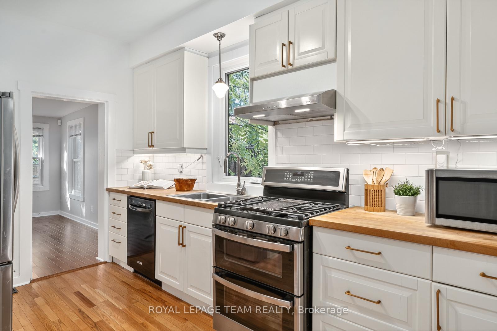 Photo 8 of 27 Ivy Crescent, Ottawa, Lindenlea — HOMEH