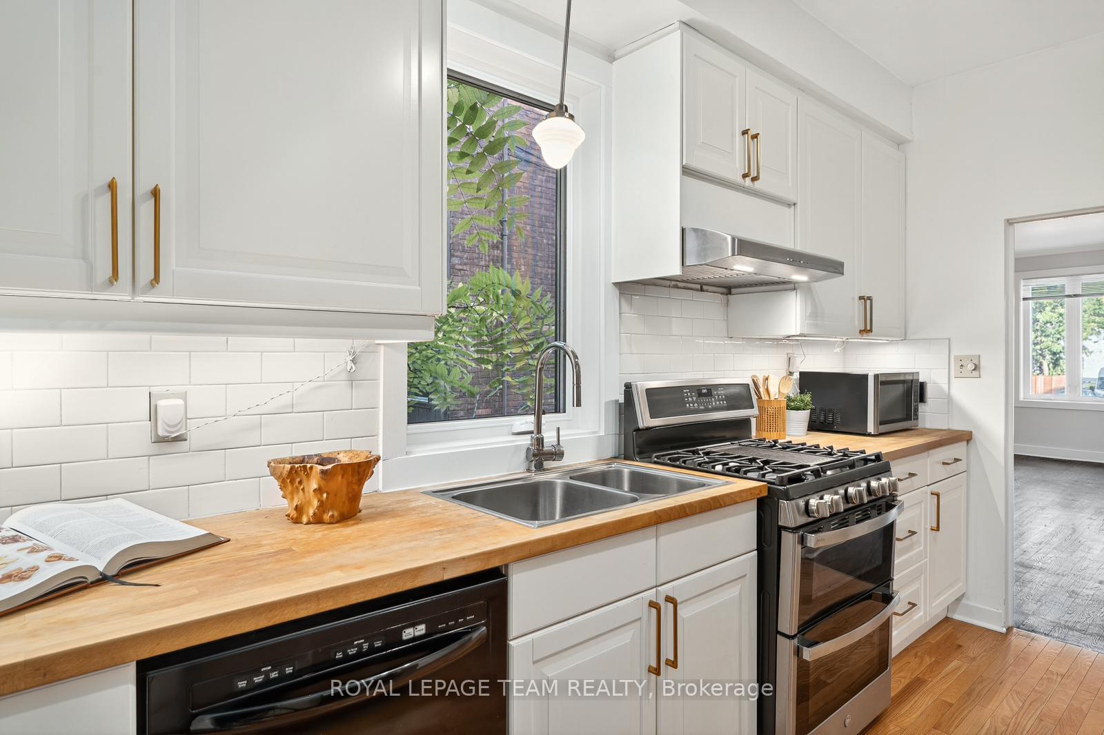Photo 11 of 27 Ivy Crescent, Ottawa, Lindenlea — HOMEH