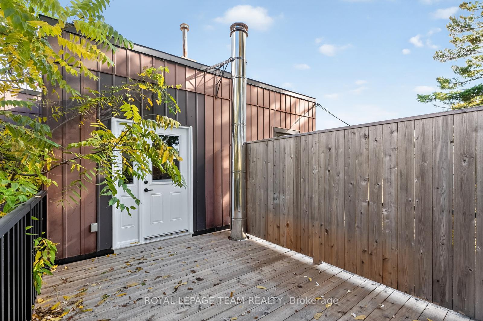 Photo 19 of 27 Ivy Crescent, Ottawa, Lindenlea — HOMEH