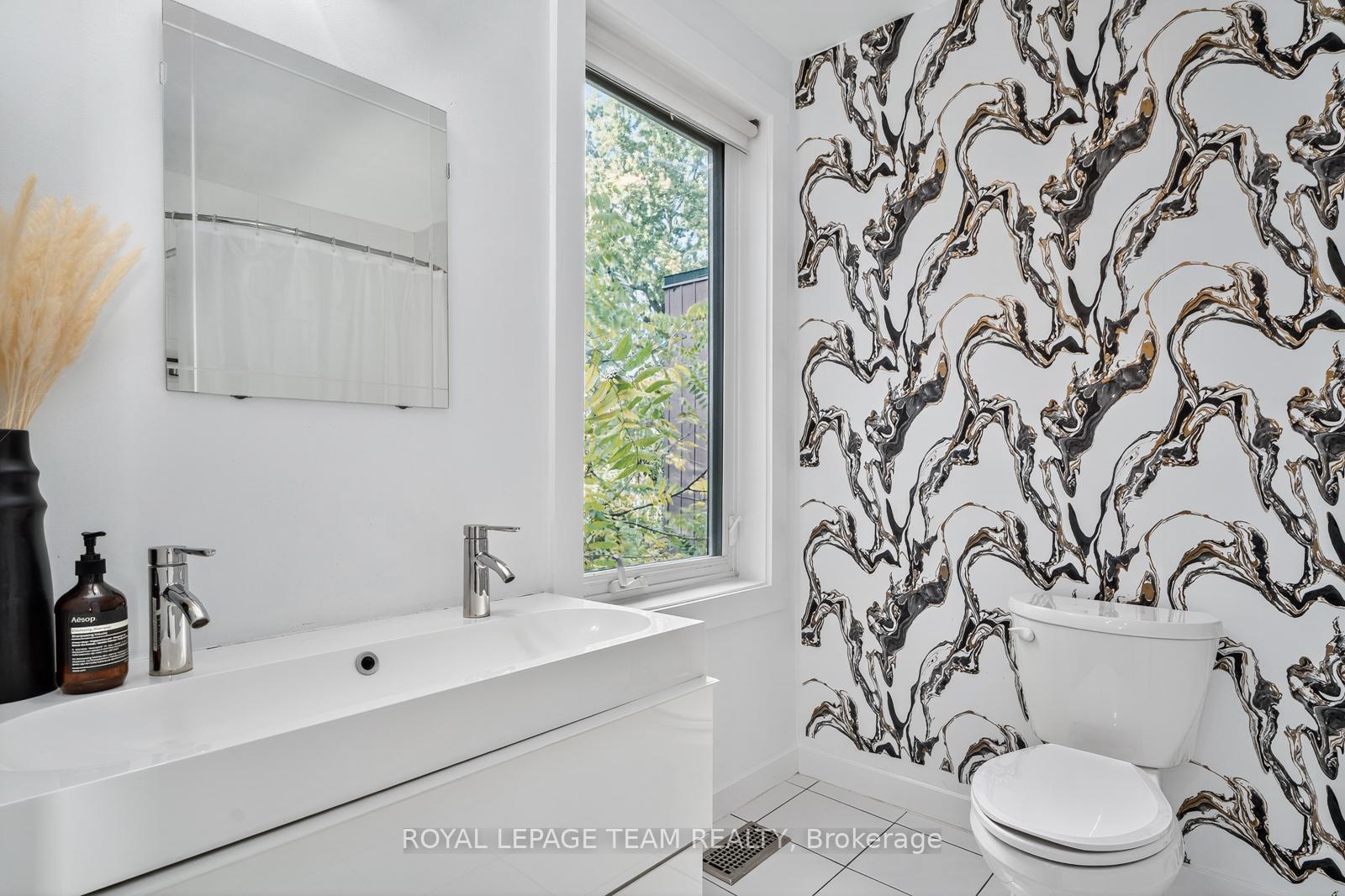 Photo 20 of 27 Ivy Crescent, Ottawa, Lindenlea — HOMEH