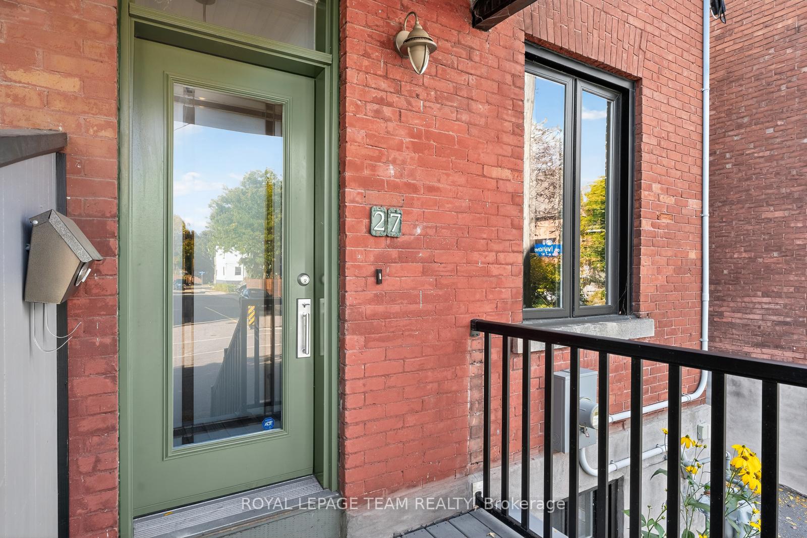Photo 27 of 27 Ivy Crescent, Ottawa, Lindenlea — HOMEH