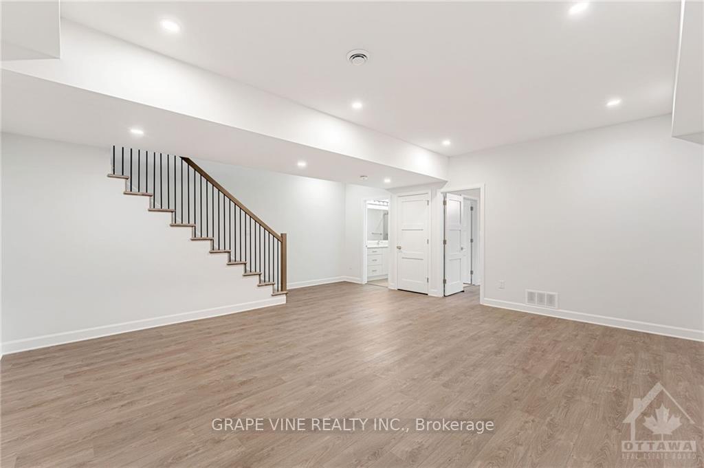 Photo 23 of 462 North Street, North Dundas, Winchester — HOMEH