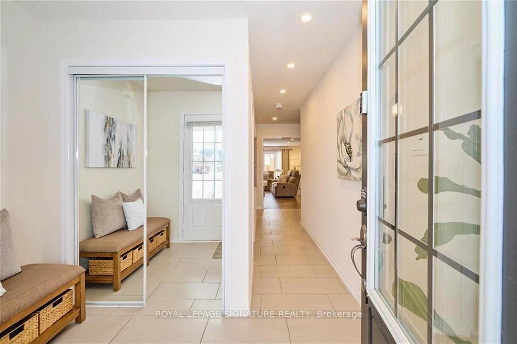 Photo 2 of 7830 Buckeye Crescent, Niagara Falls, Brown — HOMEH