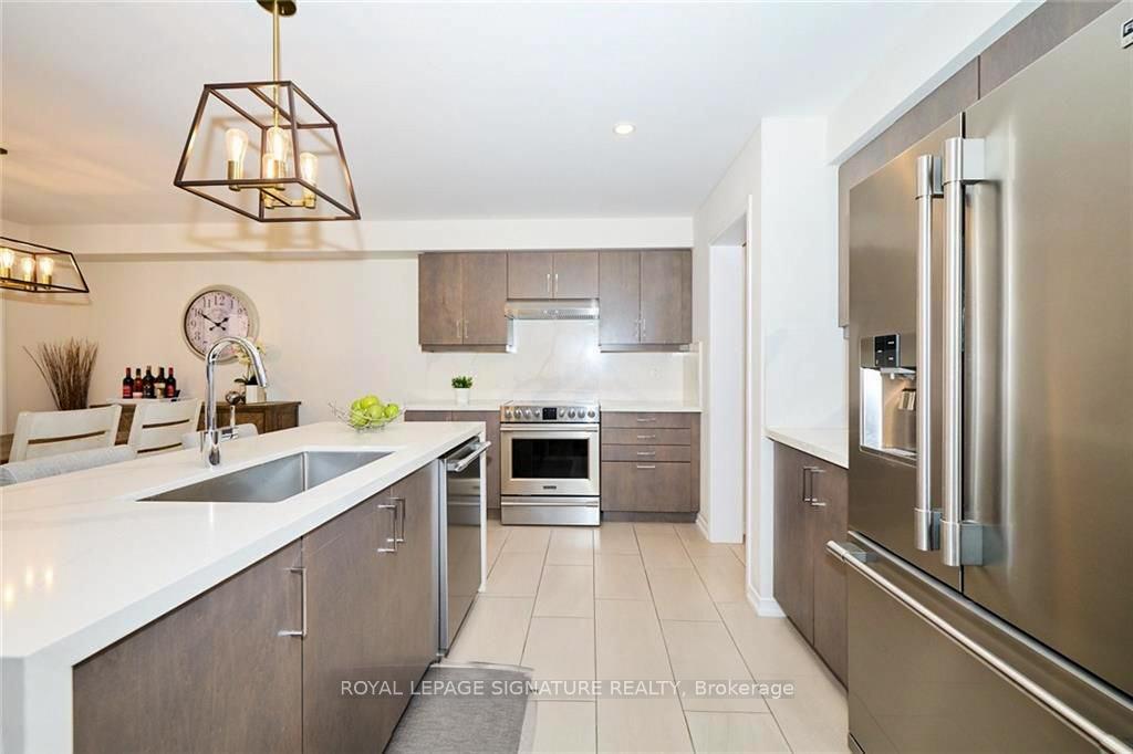 Photo 4 of 7830 Buckeye Crescent, Niagara Falls, Brown — HOMEH