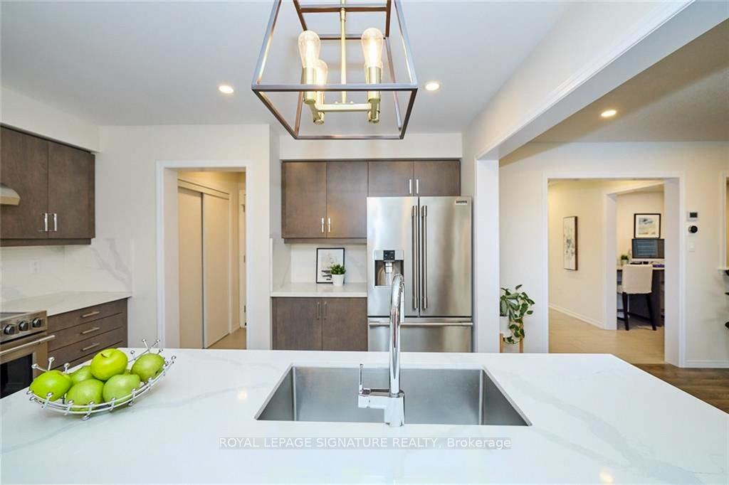 Photo 5 of 7830 Buckeye Crescent, Niagara Falls, Brown — HOMEH