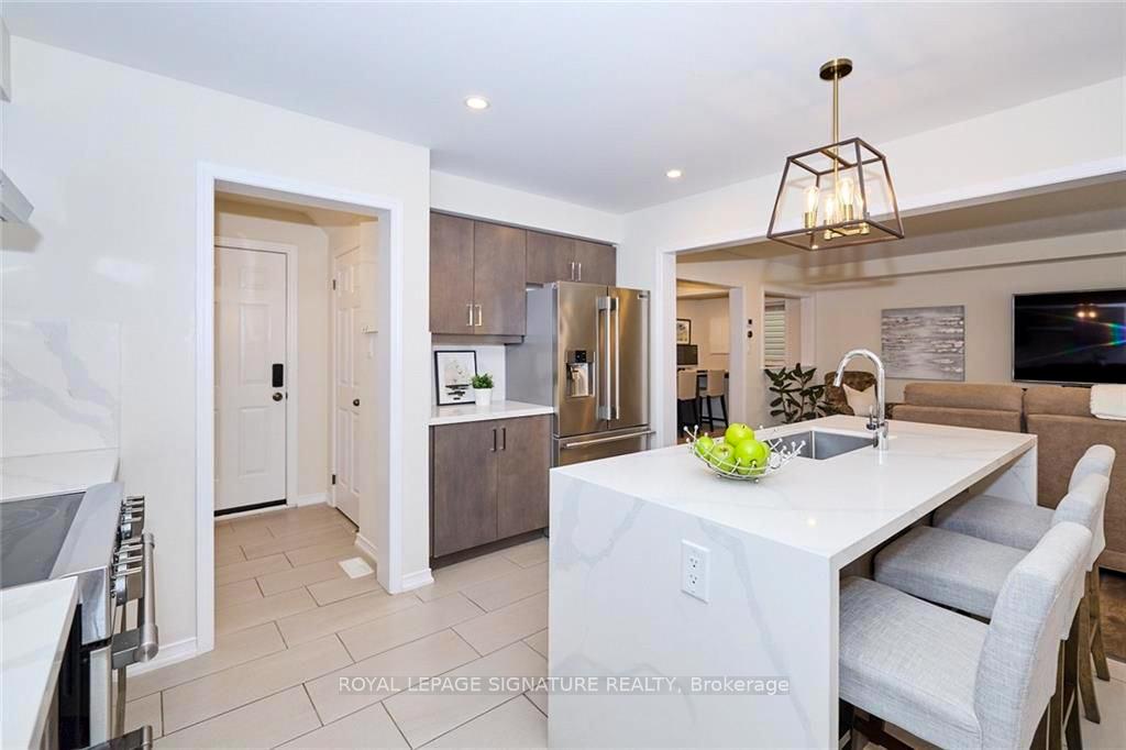 Photo 6 of 7830 Buckeye Crescent, Niagara Falls, Brown — HOMEH