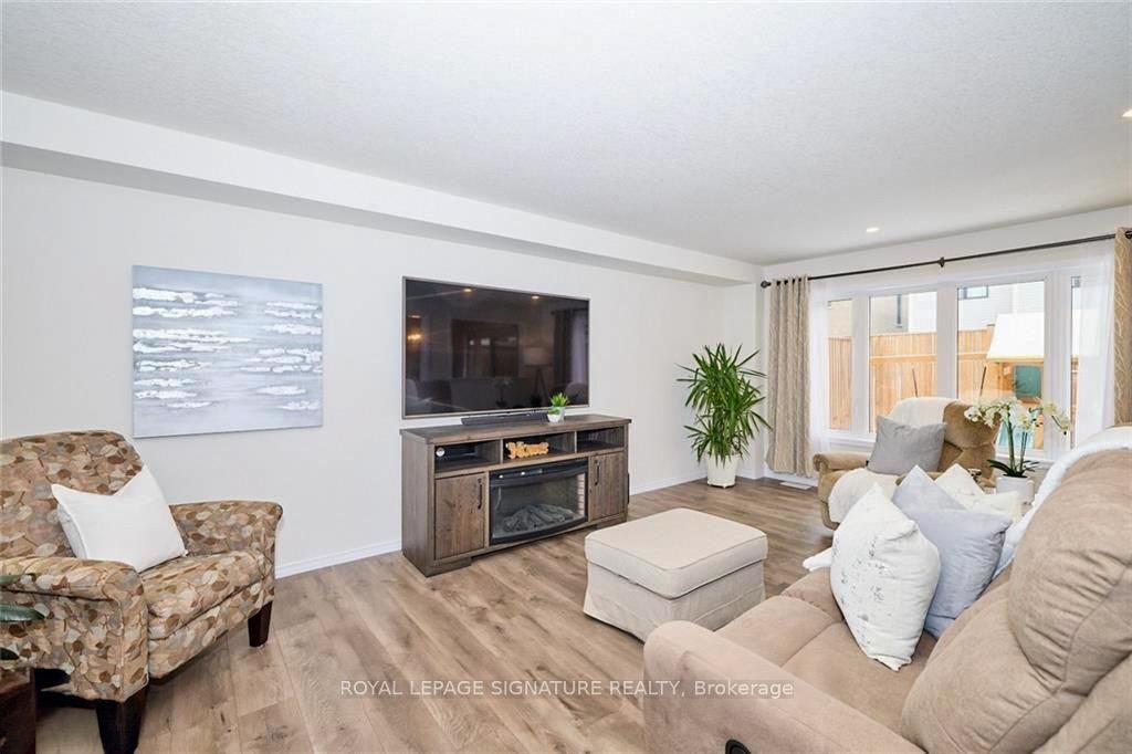 Photo 8 of 7830 Buckeye Crescent, Niagara Falls, Brown — HOMEH