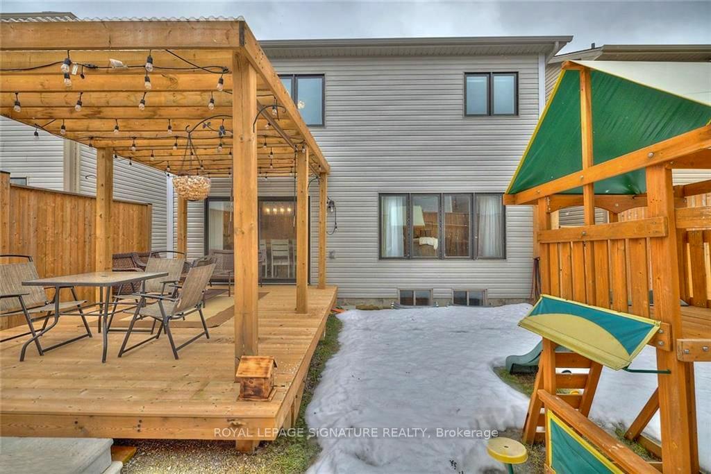 Photo 35 of 7830 Buckeye Crescent, Niagara Falls, Brown — HOMEH
