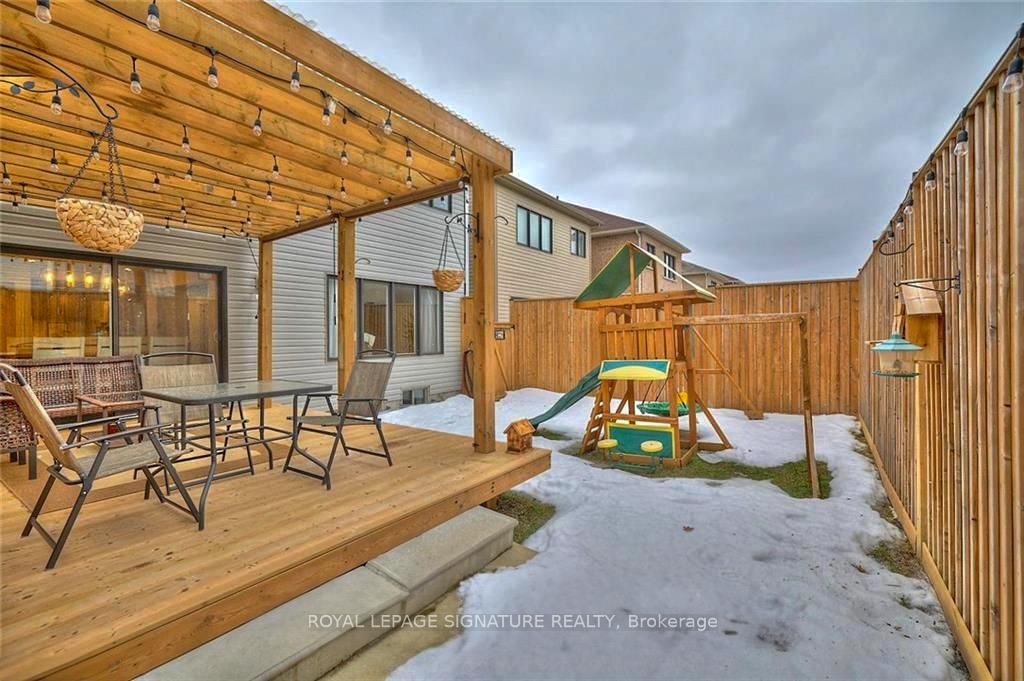 Photo 36 of 7830 Buckeye Crescent, Niagara Falls, Brown — HOMEH