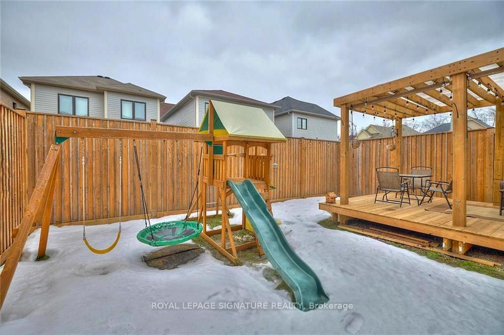 Photo 37 of 7830 Buckeye Crescent, Niagara Falls, Brown — HOMEH