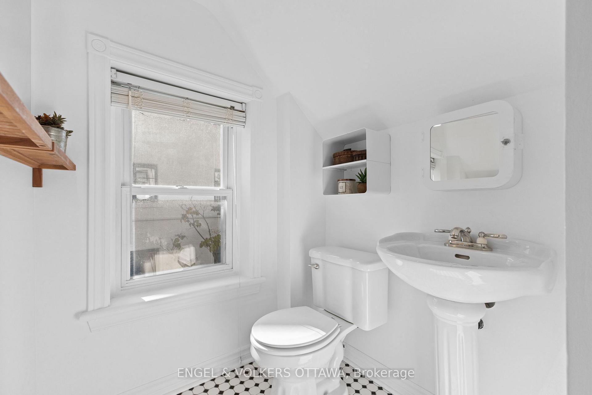 Photo 16 of 193 Mackay Street, Ottawa, New Edinburgh — HOMEH